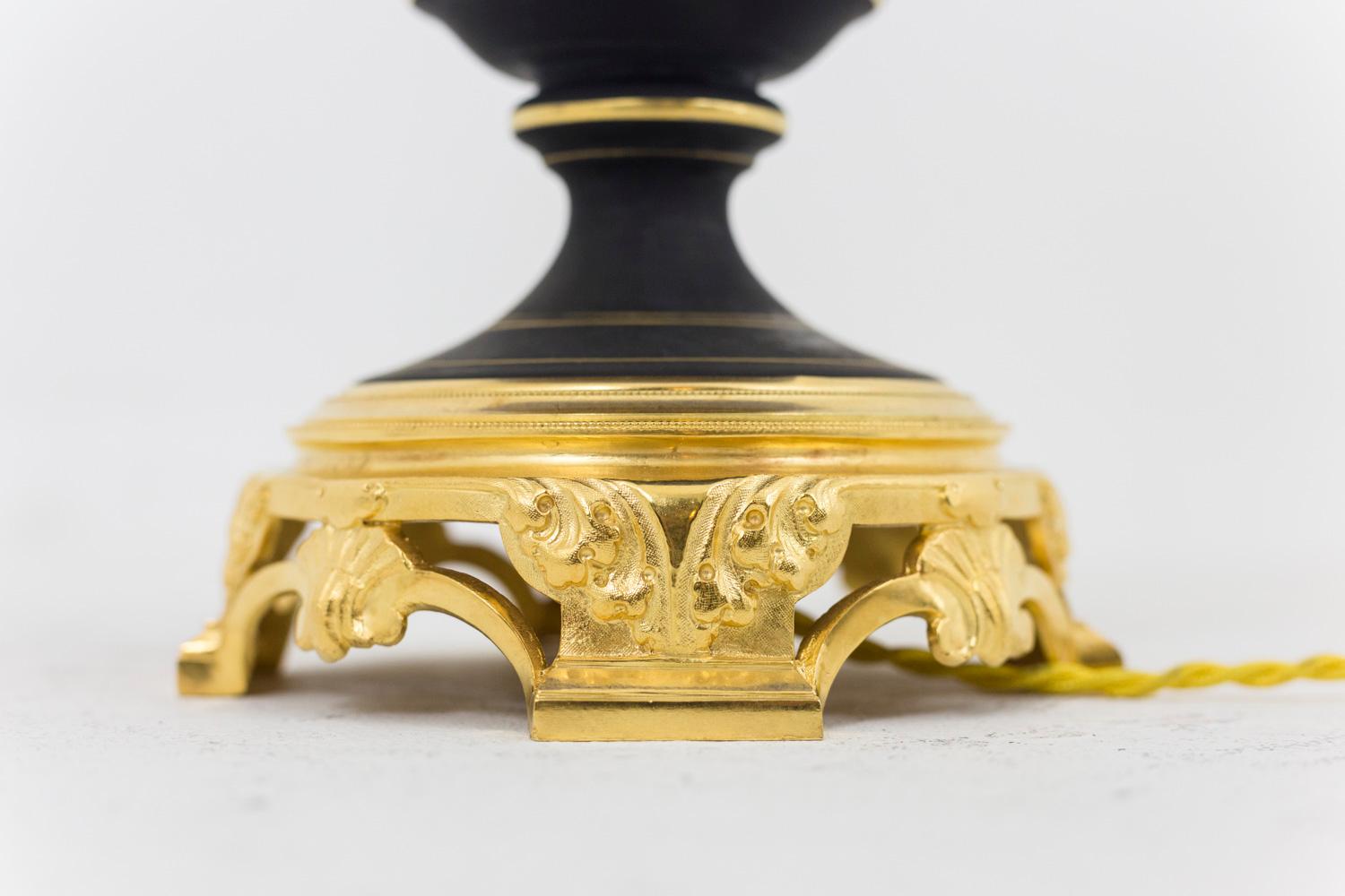Pareja de lámparas de porcelana de estilo neoclásico, época de Napoleón III en venta 4
