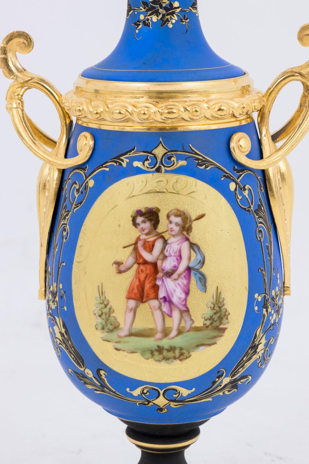 Pareja de lámparas de porcelana de estilo neoclásico, época de Napoleón III siglo XIX en venta