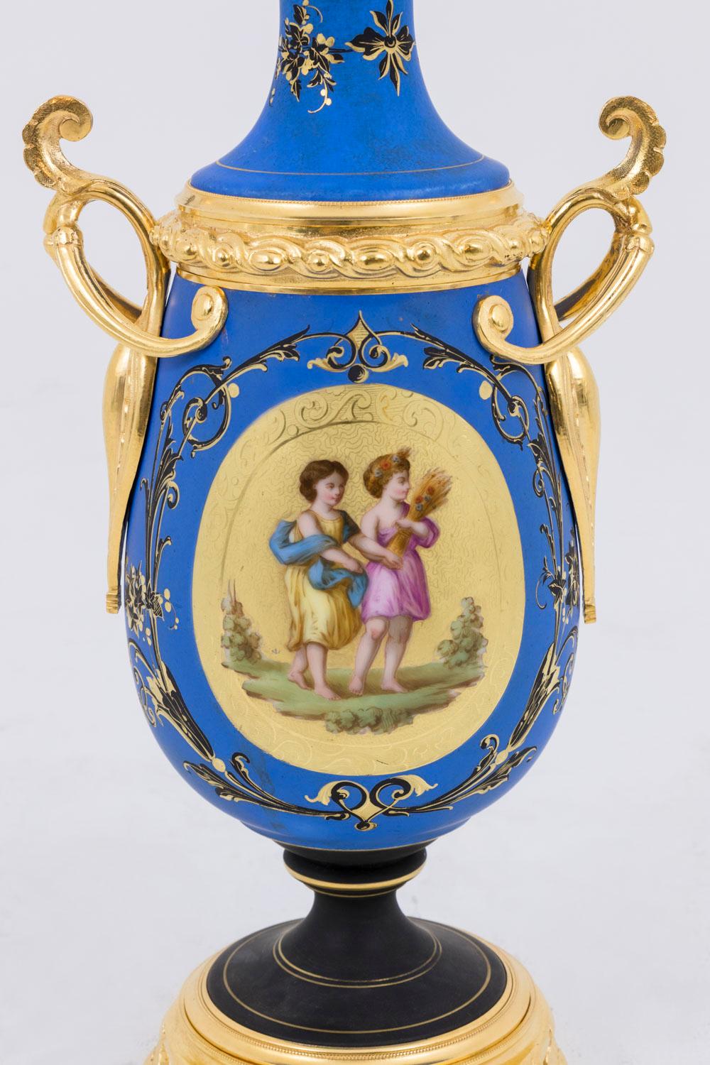 Bronze Paire de lampes en porcelaine de style néoclassique, période Napoléon III en vente