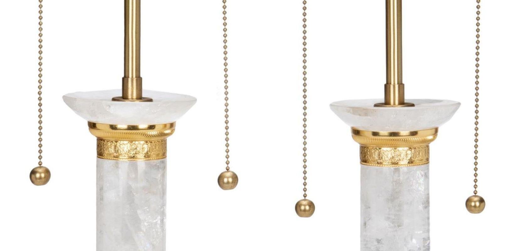 Paar Lampen aus Bergkristall und Ormolu im neoklassischen Stil im Angebot 1