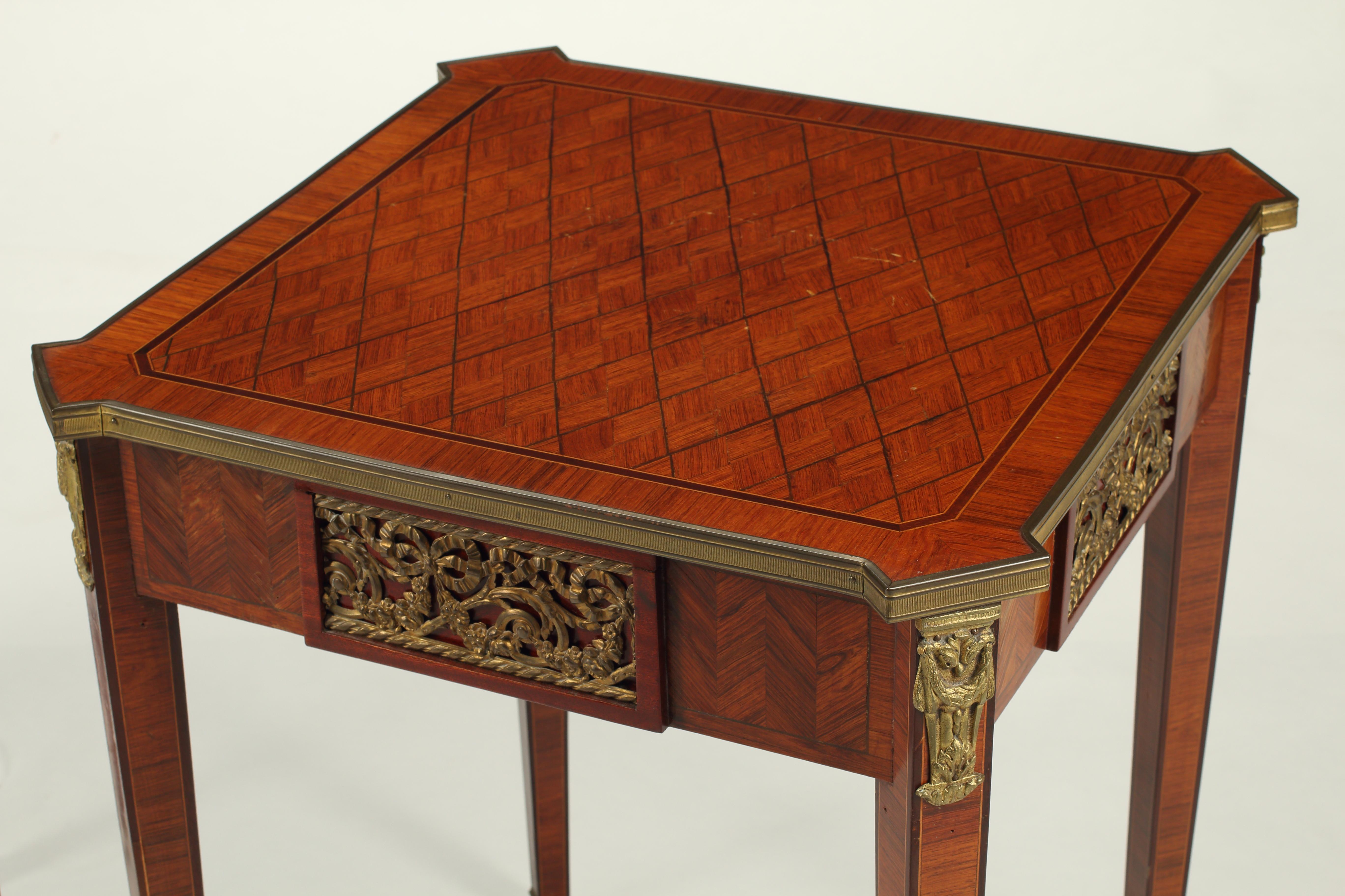 Néoclassique Paire de tables d'appoint de style néoclassique, 19ème siècle français en vente