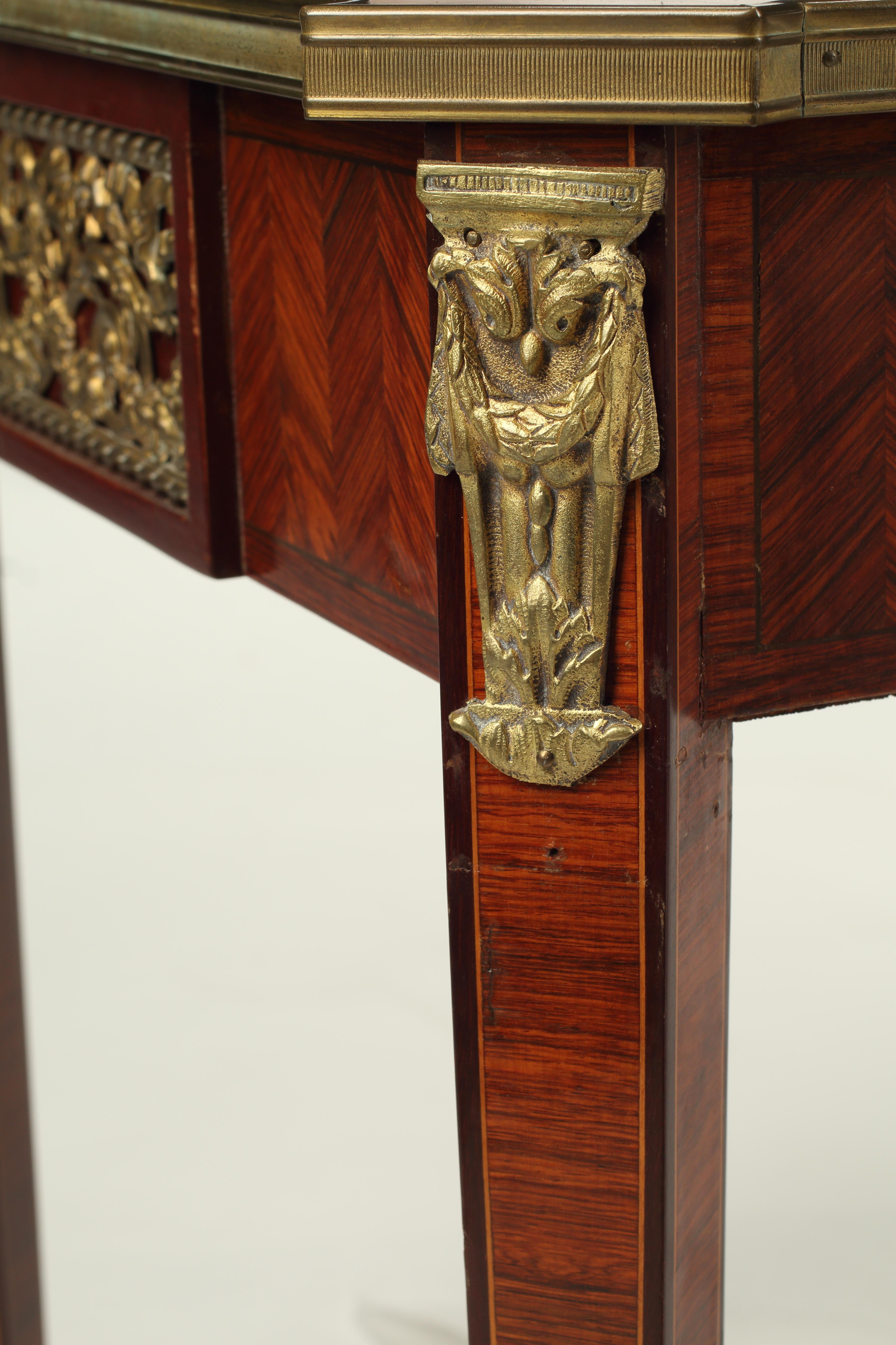 Incrusté Paire de tables d'appoint de style néoclassique, 19ème siècle français en vente