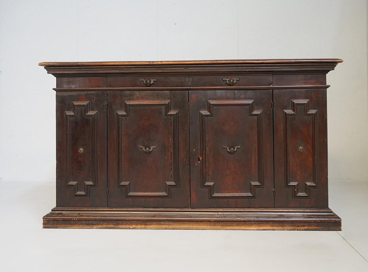 Pair of neoclassical style sideboards (reproduction of the sixteenth century) of the second half of the 1800, in soft wood. Two doors and a central drawer with Greek mouldings that recall the style of the late sixteenth century.
The items have been