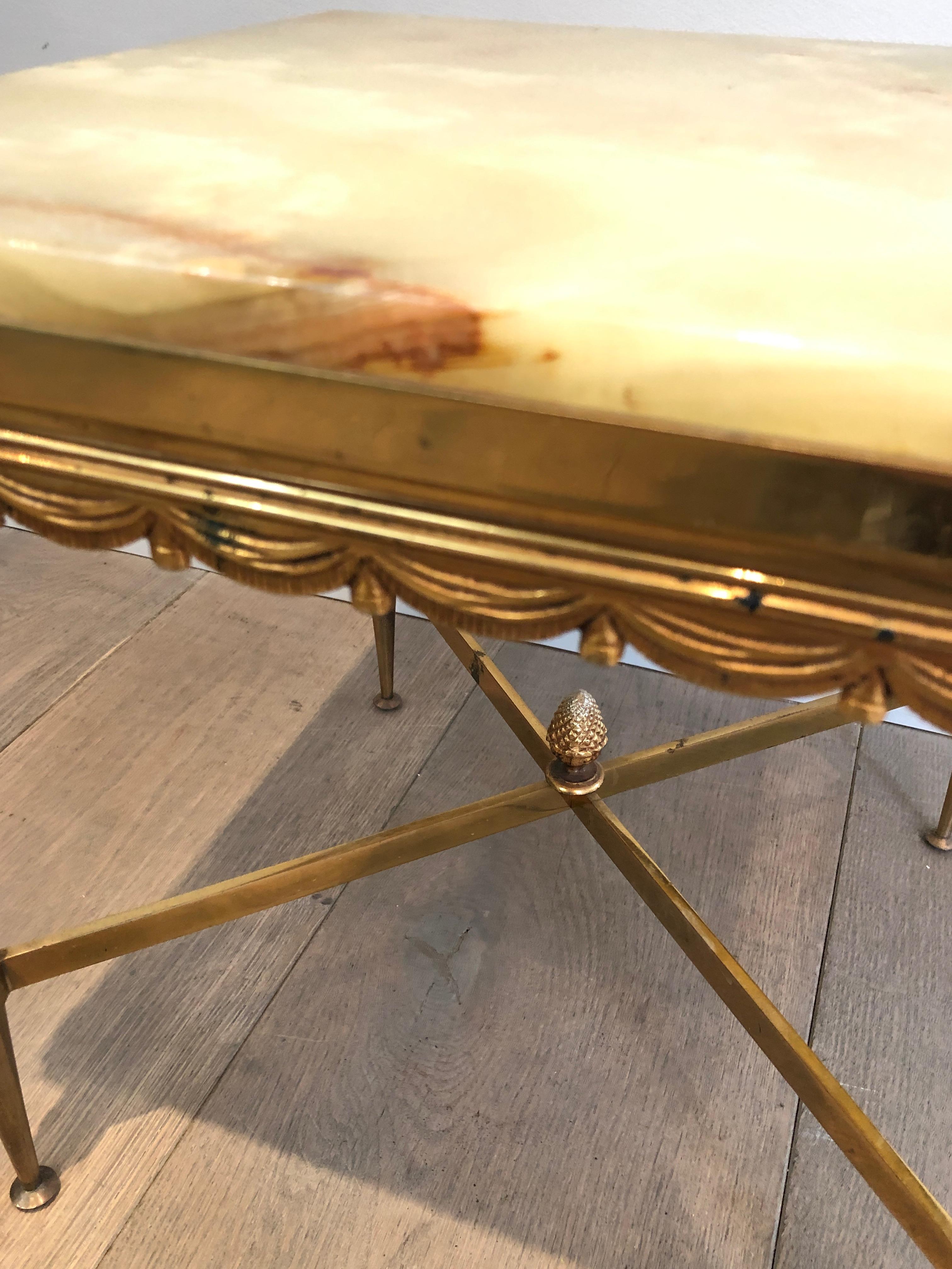 Paire de tables d'appoint carrées en laiton de style néoclassique avec plateau en onyx en vente 8