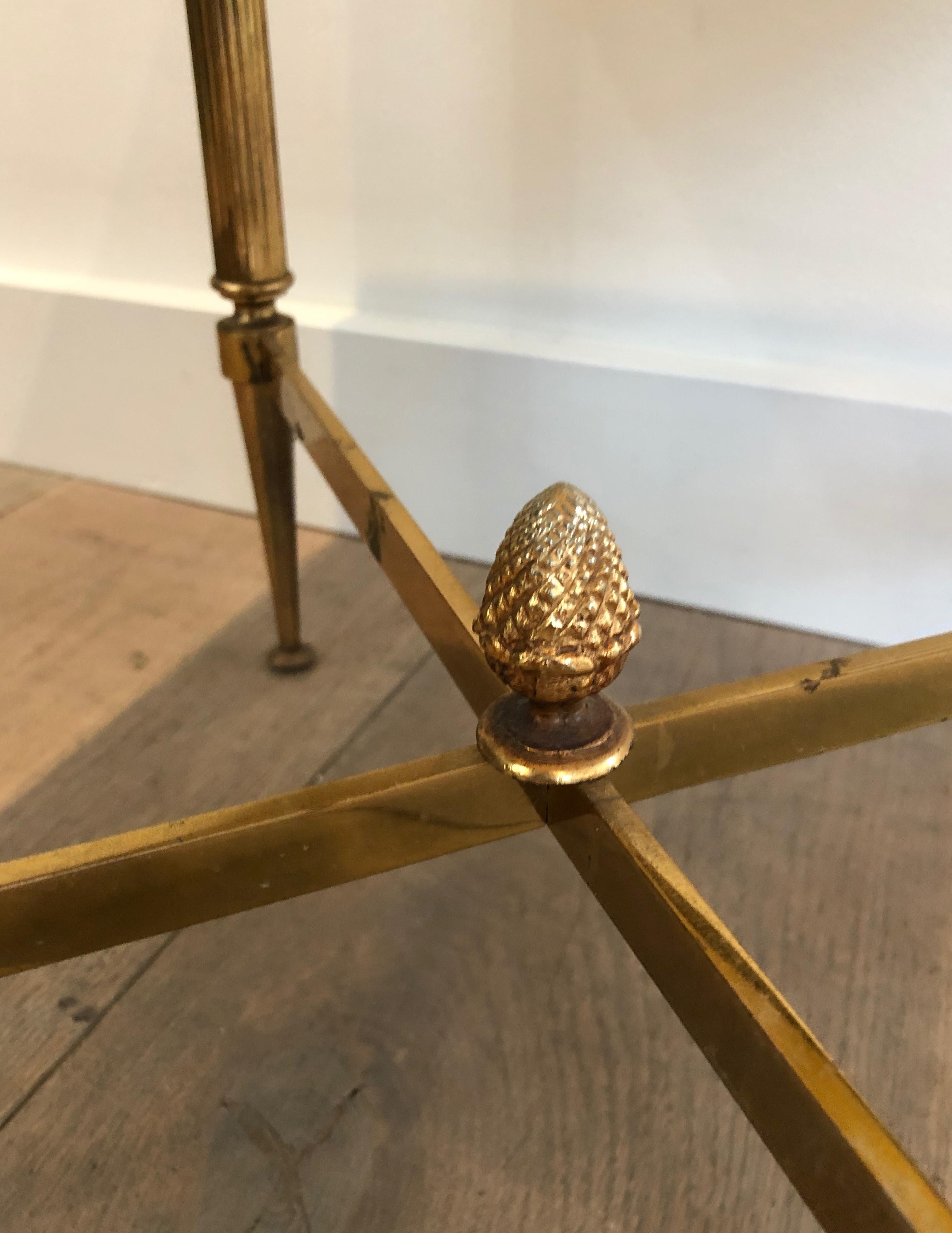 Paire de tables d'appoint carrées en laiton de style néoclassique avec plateau en onyx en vente 11