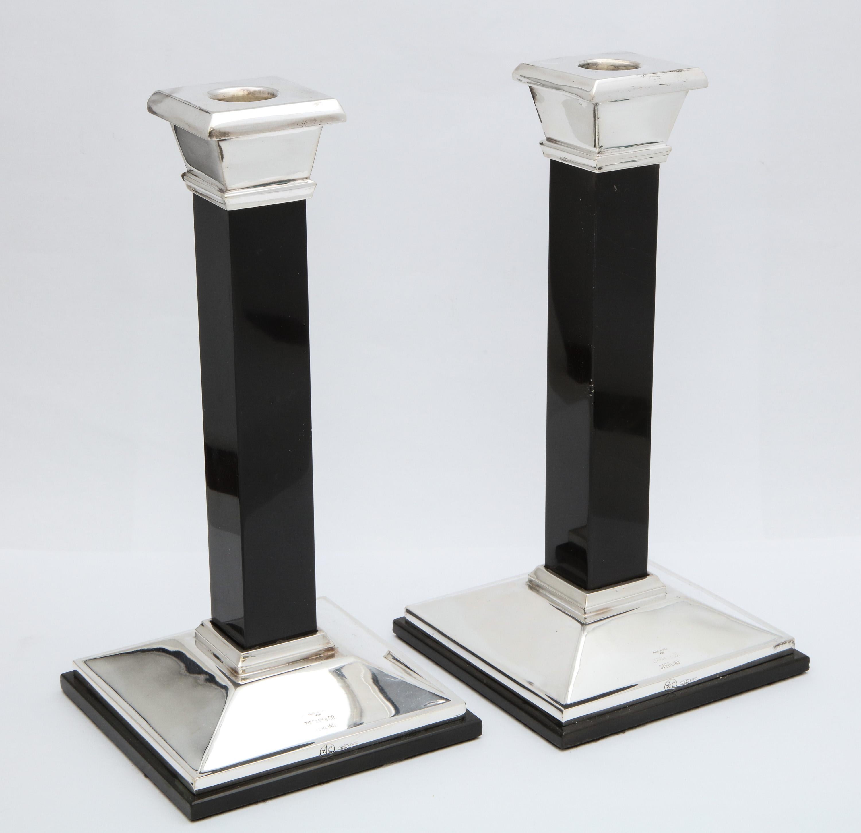 Pair of Neoclassical-Style Sterling Silver and Onyx Candlesticks - Tiffany & Co. In Good Condition In New York, NY