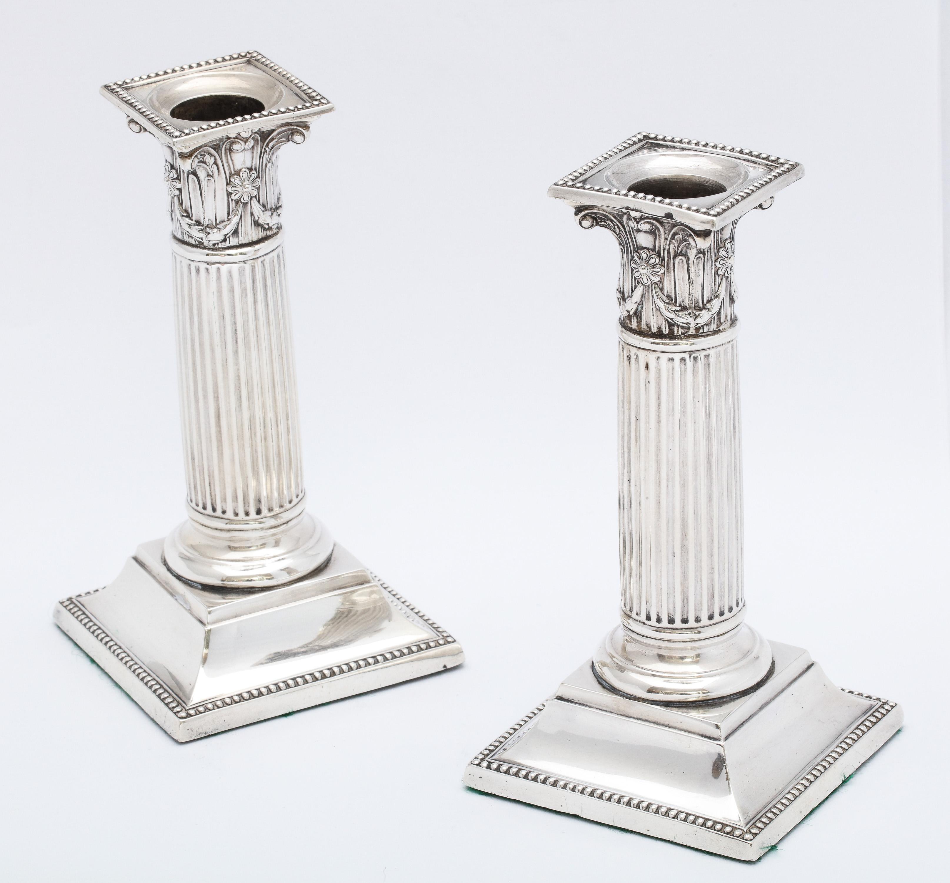 Pair of Neoclassical Style Sterling Silver Corinthian Column Candlesticks In Good Condition For Sale In New York, NY