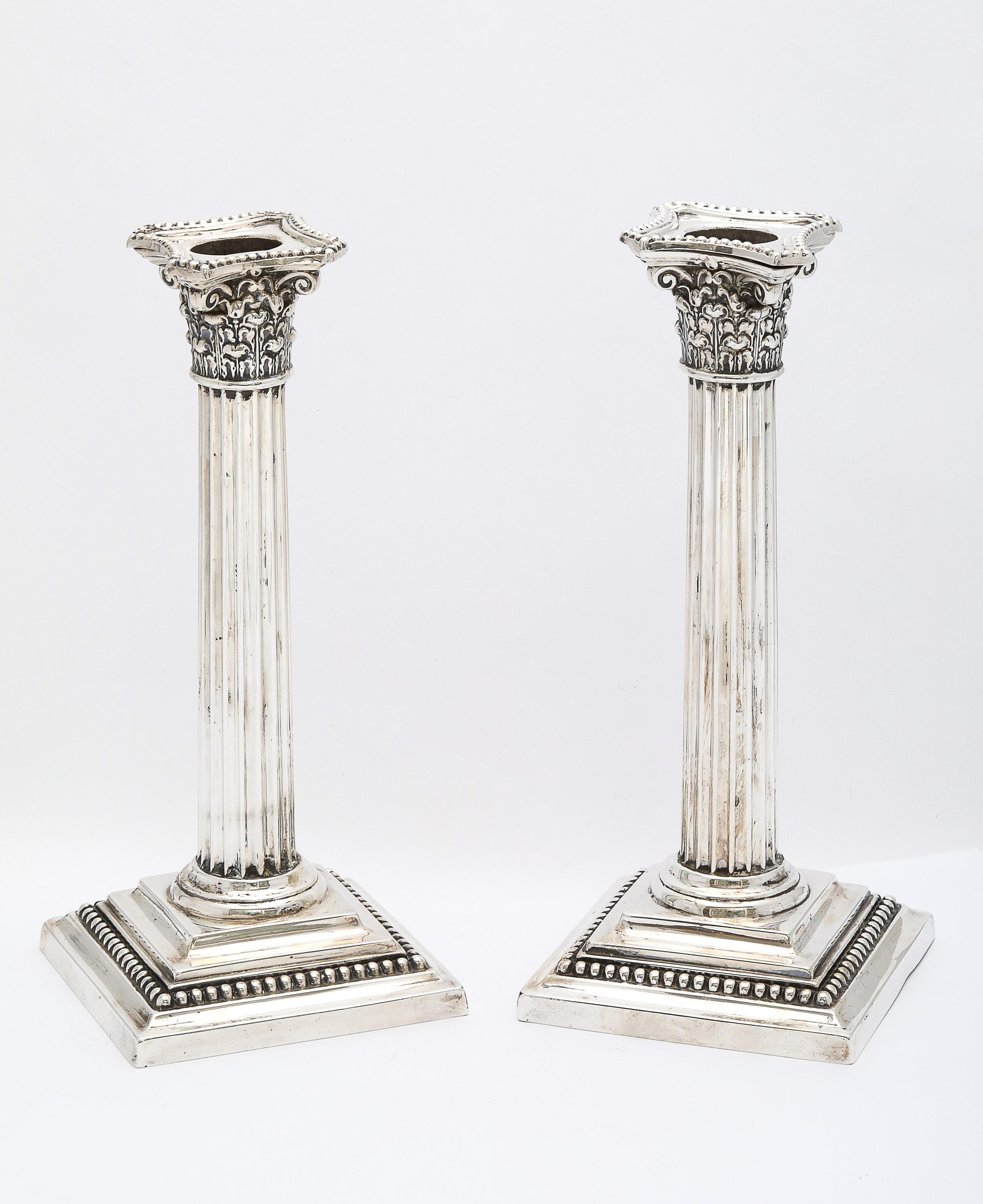 Pair of Neoclassical-Style Sterling Silver Corinthian Column Candlesticks In Good Condition For Sale In New York, NY