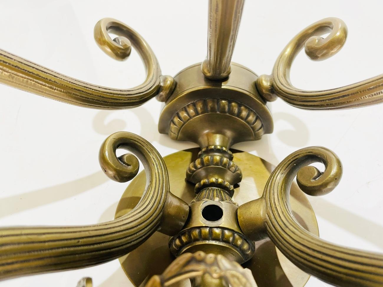 Pareja de apliques de pared de estilo neoclásico en bronce macizo en venta 8