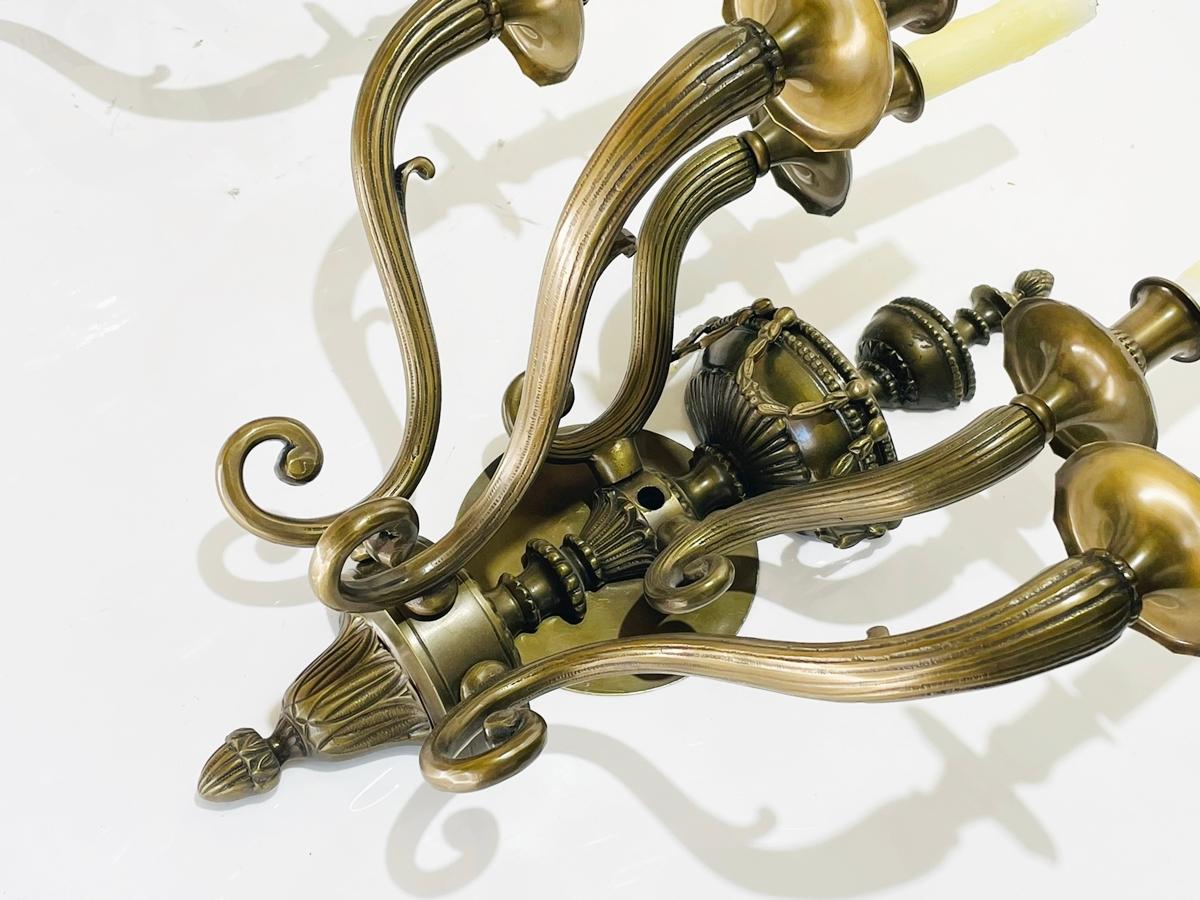 Pareja de apliques de pared de estilo neoclásico en bronce macizo Siglo XXI y contemporáneo en venta
