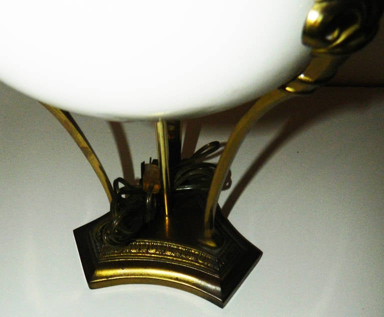 Américain Paire de lampes de bureau néoclassiques par Chapman en vente