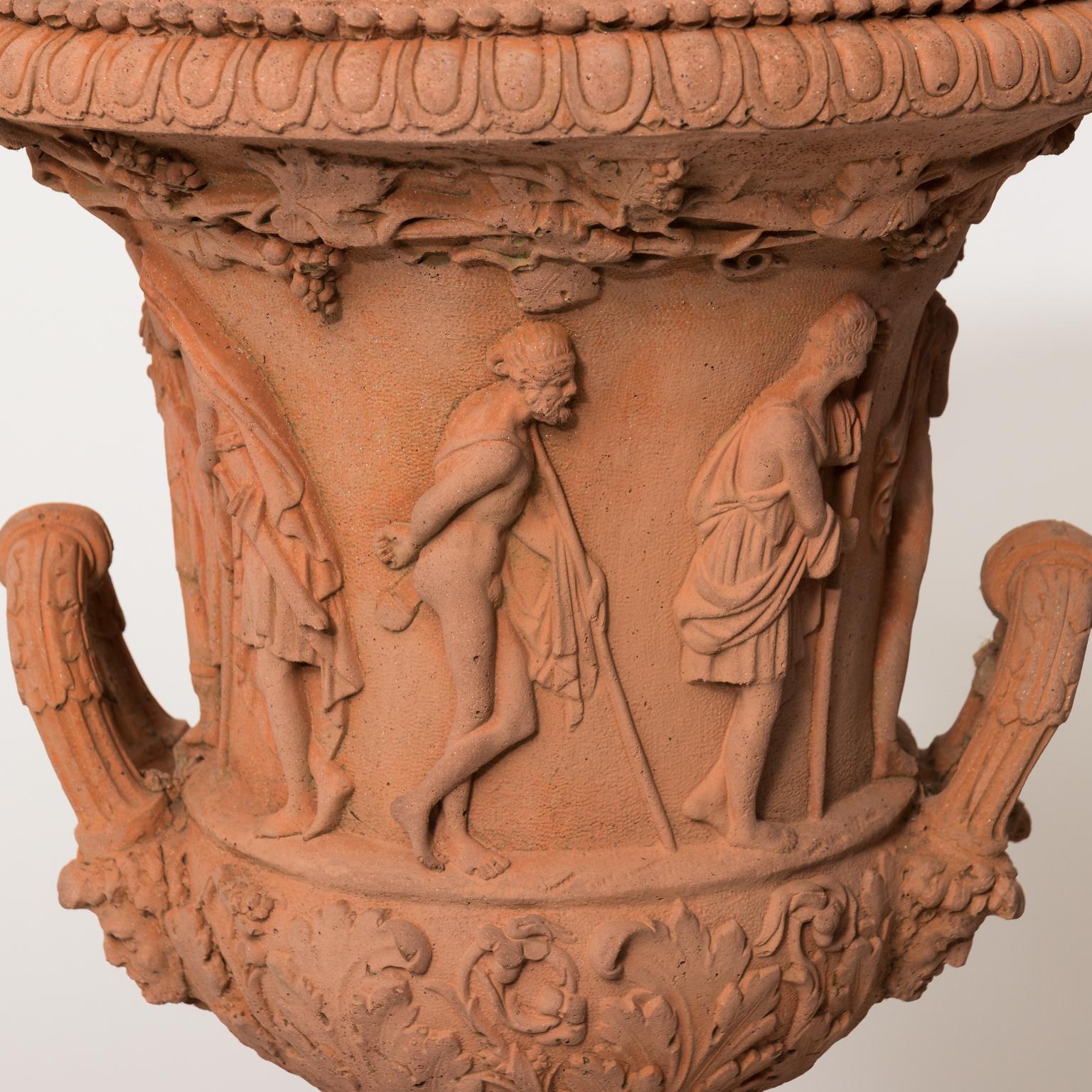 Pair of Neoclassical Terracotta Urns In Good Condition In Stamford, CT