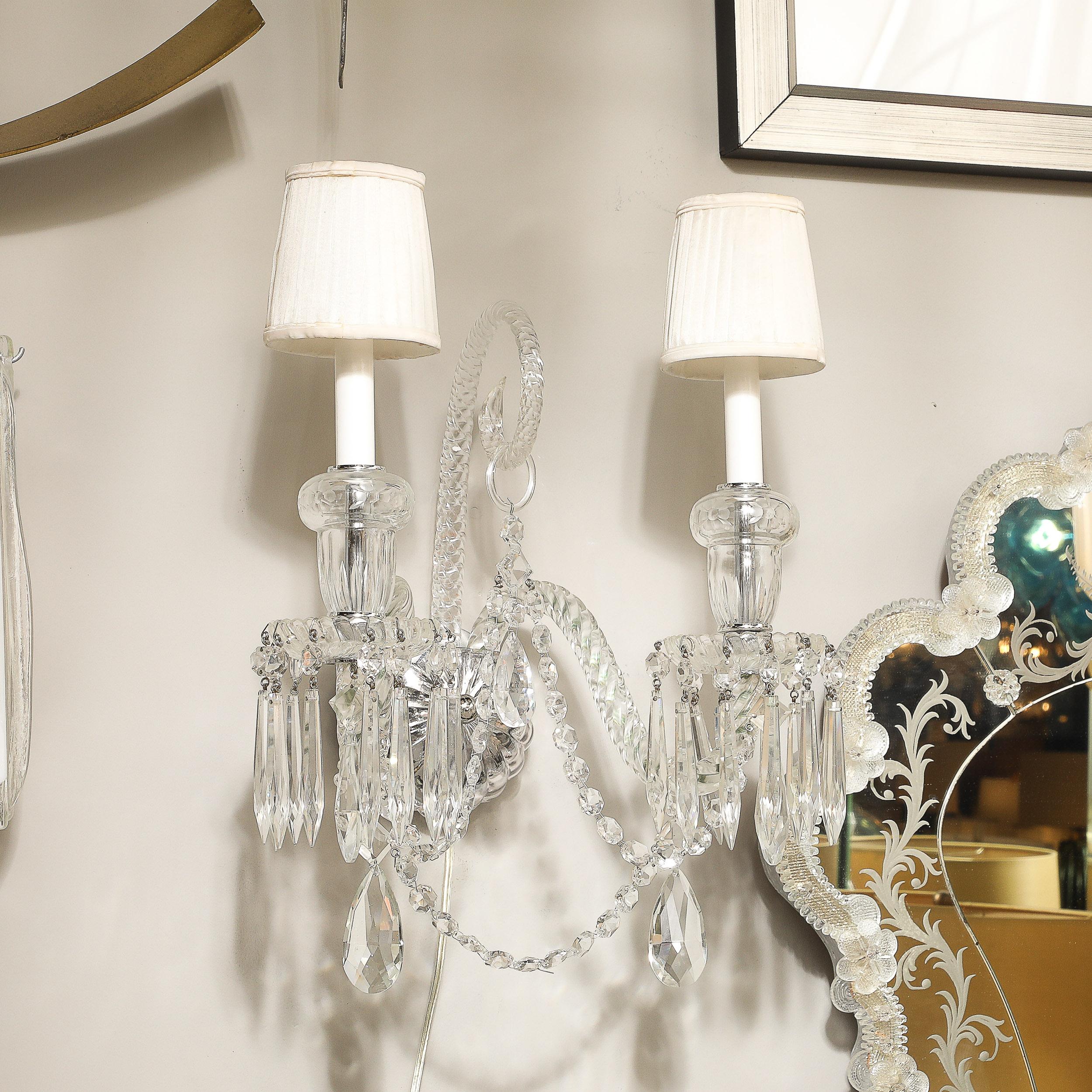 Paire d'appliques néoclassiques à deux bras en cristal avec abat-jour blanc de Baccarat en vente 6