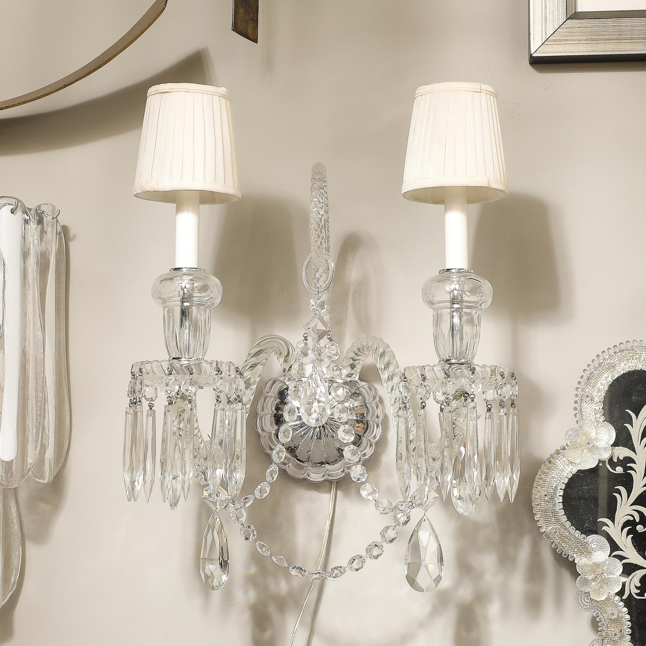 Paire d'appliques néoclassiques à deux bras en cristal avec abat-jour blanc de Baccarat en vente 8