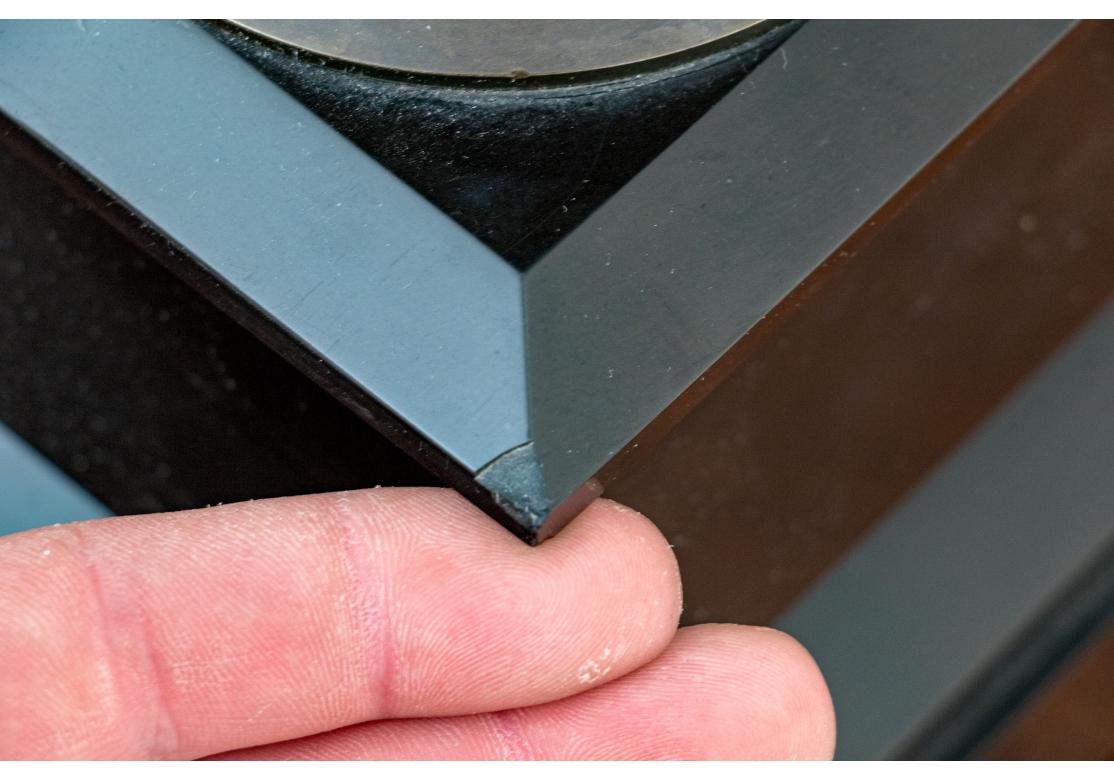 Paire de lampes de table néoclassiques en forme d'urne pour restauration en vente 5