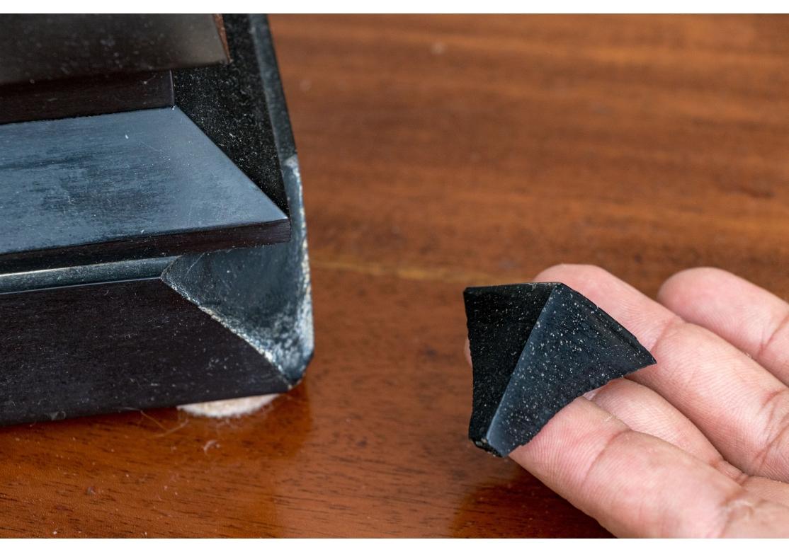 Paire de lampes de table néoclassiques en forme d'urne pour restauration en vente 7