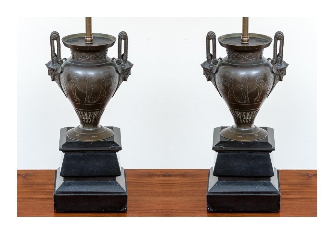 Paire de lampes de table néoclassiques en forme d'urne pour restauration en vente 10