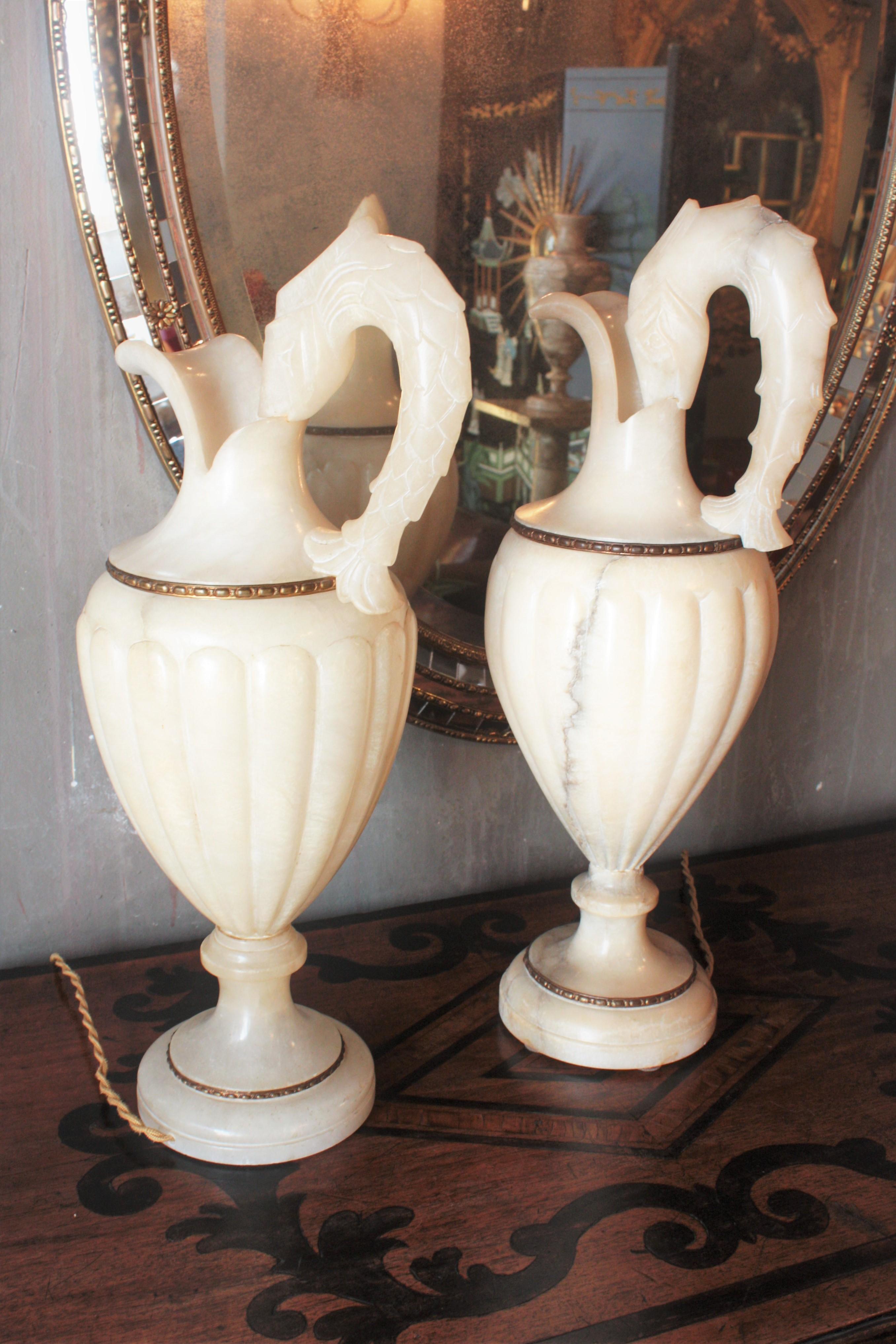Paire de grandes lampes de table en forme d'urne d'albâtre, Espagne, années 1940 en vente 4