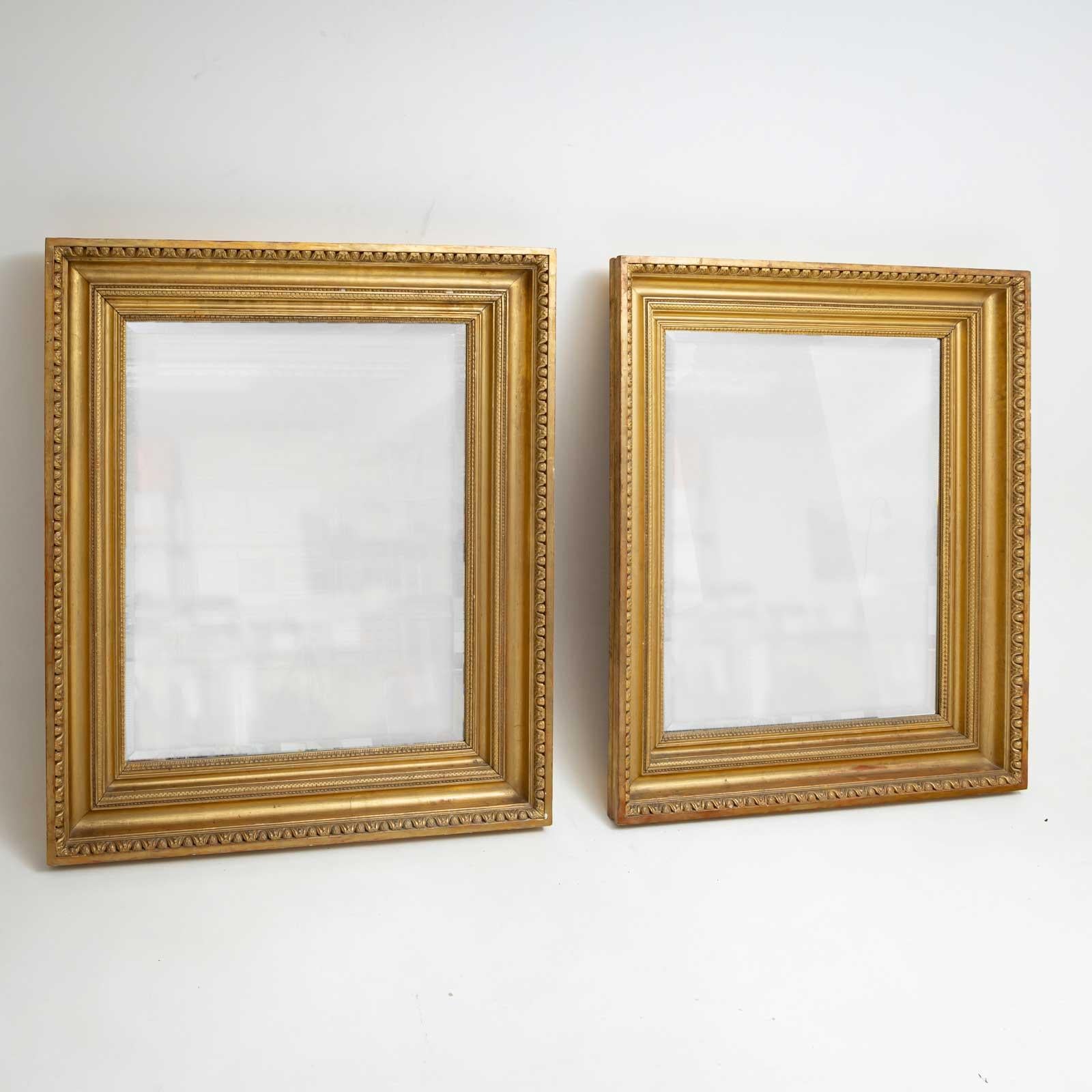 Allemand Paire de miroirs muraux néoclassiques, début du 19e siècle en vente