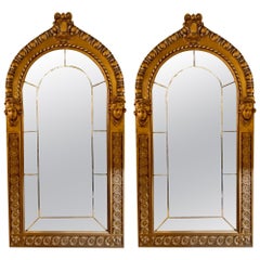 Pareja de espejos neoclásicos de pared o consola, tallados en madera de giltwood