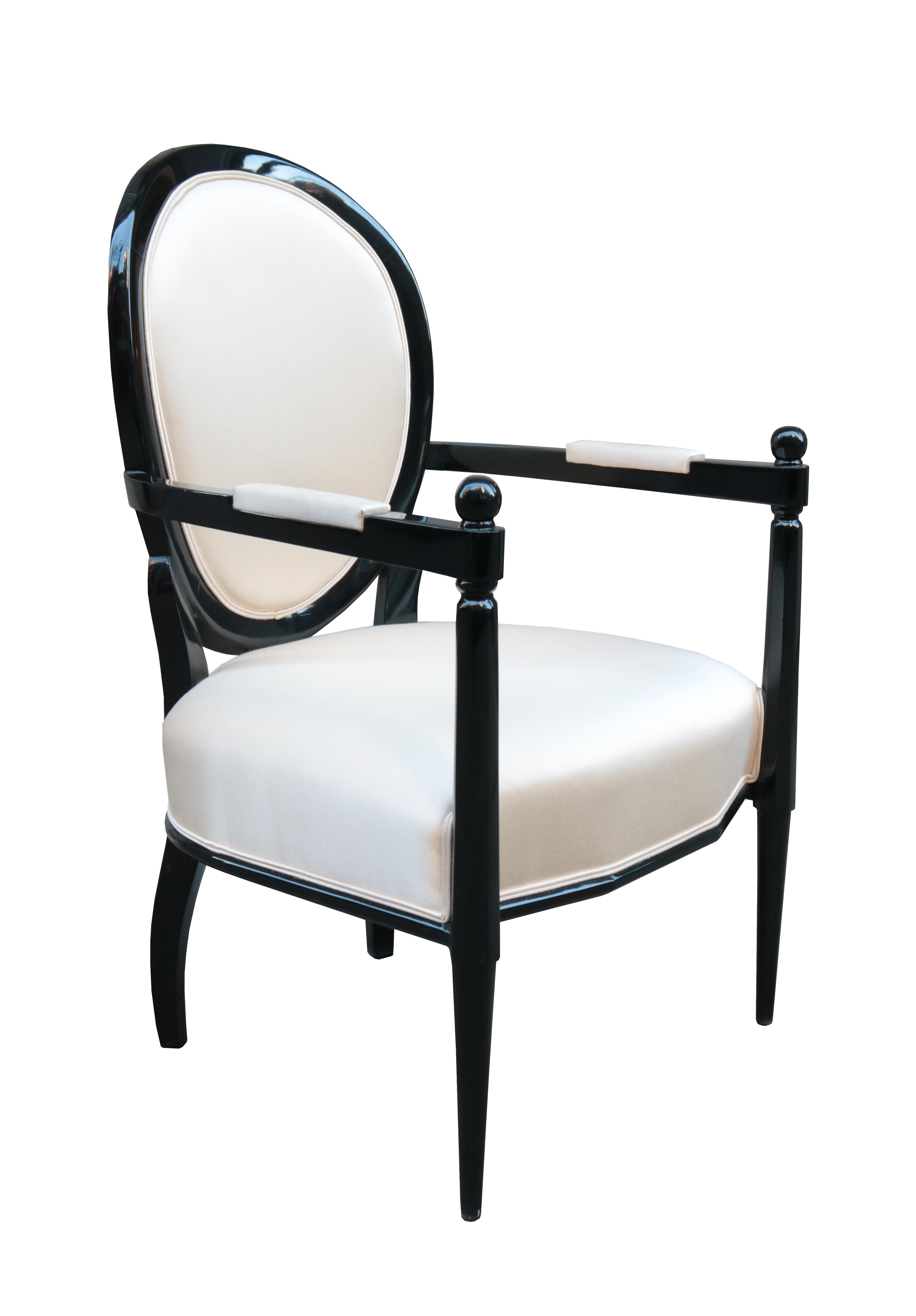 Pair of Neoclassically inspired ebonized armchairs.
Black lacquered wood.