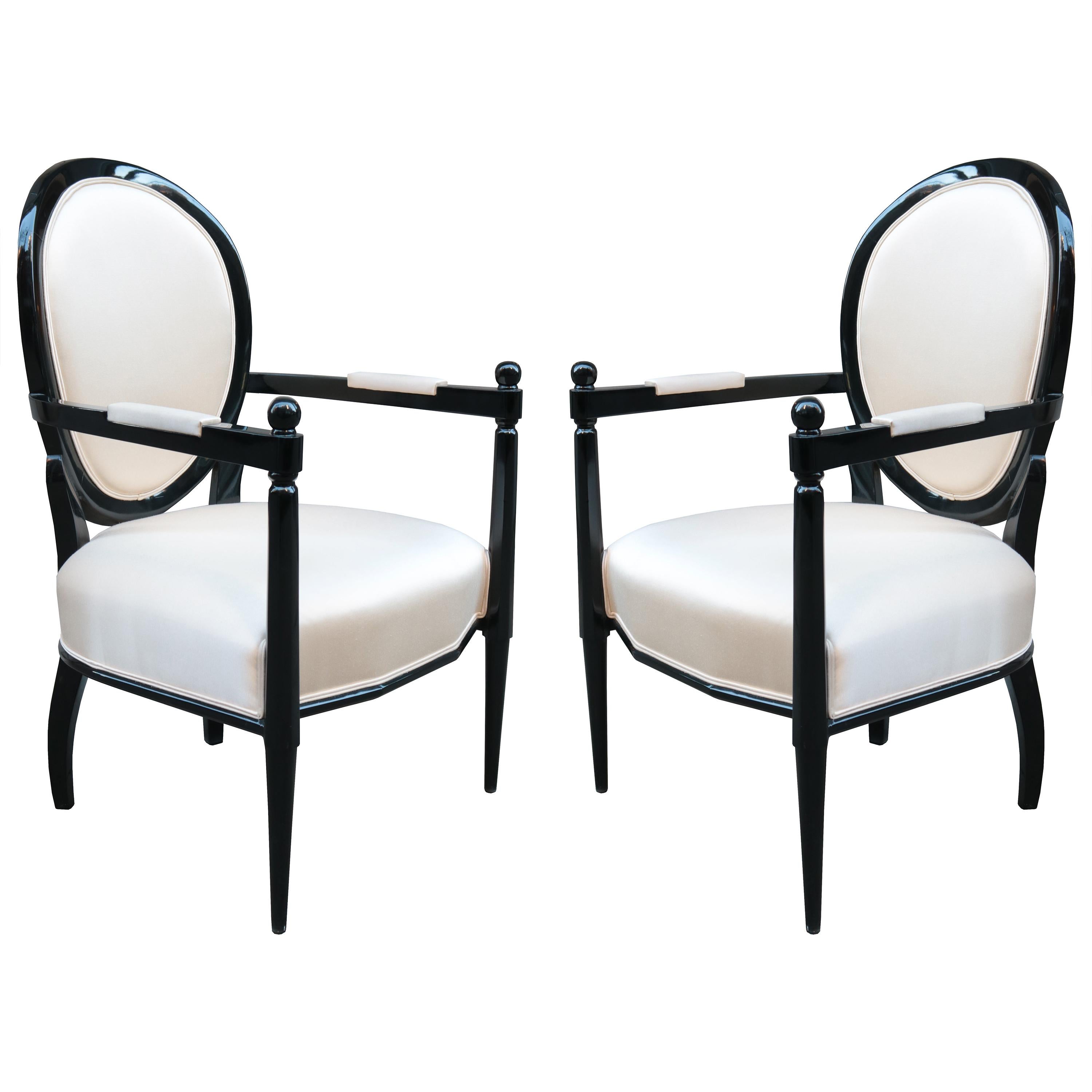 Neoklassisch inspirierte ebonisierte Sessel, Paar