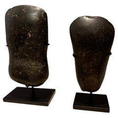 Pareja de cabezas de hacha neolíticas de basalto negro, Gran Bretaña Circa 2200 a.C.