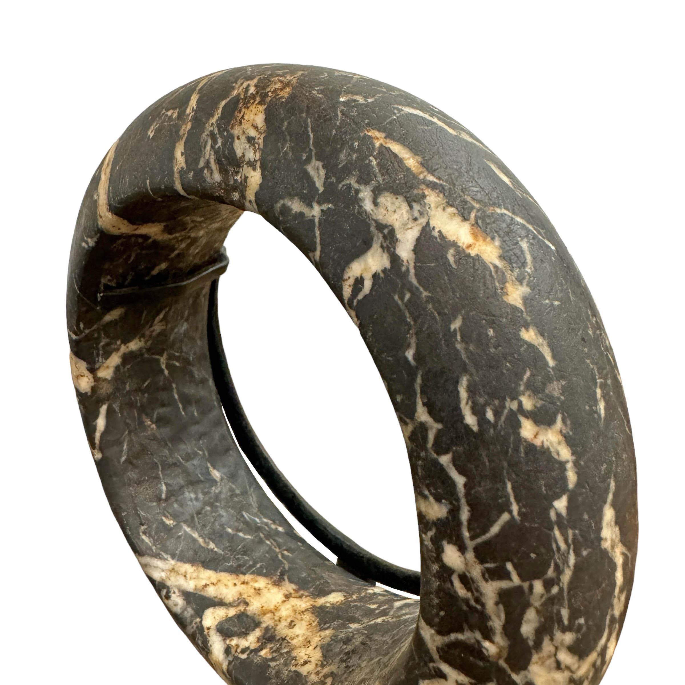 Paire de bracelets en pierre néolithique du Mali en vente 3