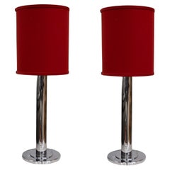 Paar Nessen Lighting Chrom-Tischlampen mit roten Schirmen Contemporary Modern