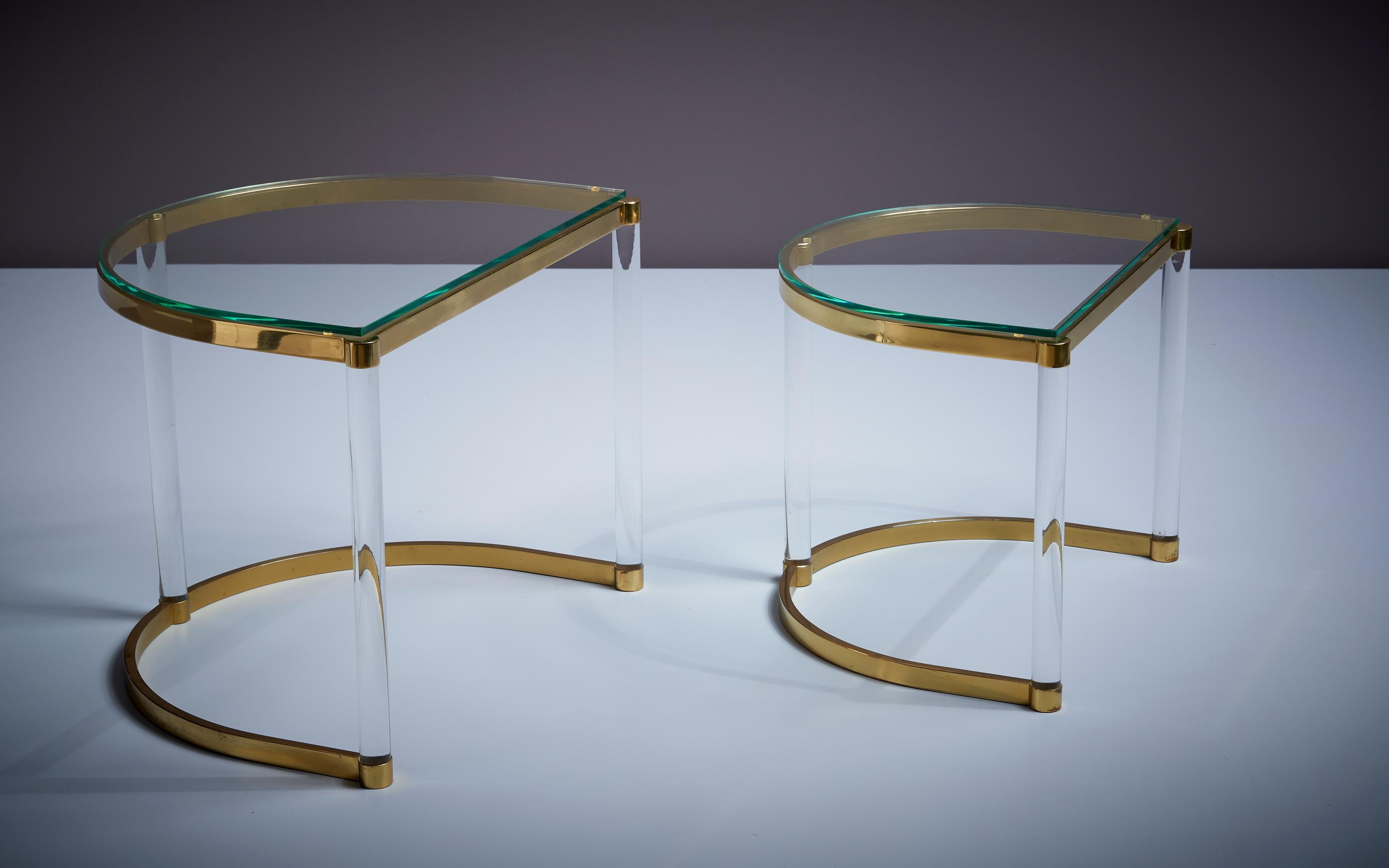 Pair of Nesting Tables in Brass & glass in the manner of Charles Hollis Jones In Excellent Condition For Sale In Berlin, DE