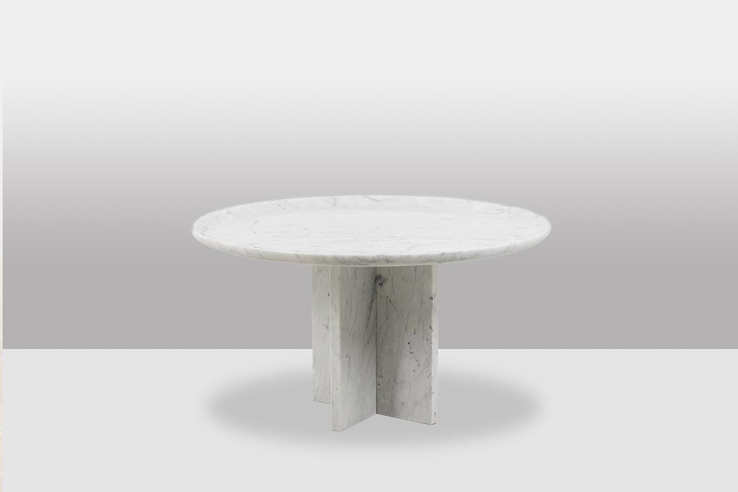 Pair of nesting tables in Carrara marble. Contemporary. In New Condition For Sale In Saint-Ouen, FR
