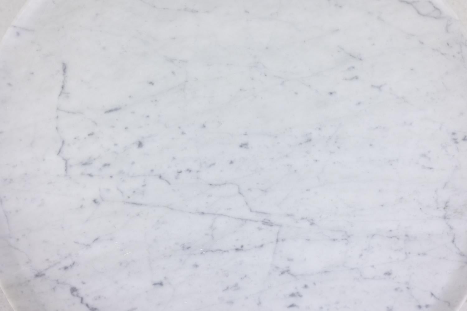 Pair of nesting tables in Carrara marble. Contemporary. For Sale 1