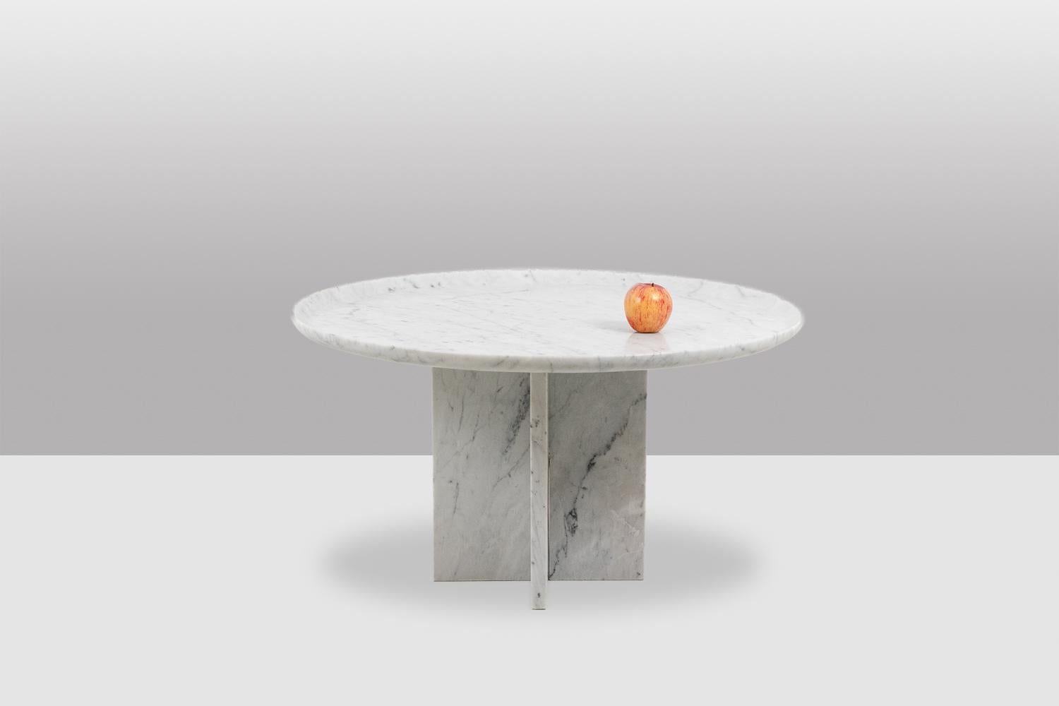 Pair of nesting tables in Carrara marble. Contemporary. For Sale 5