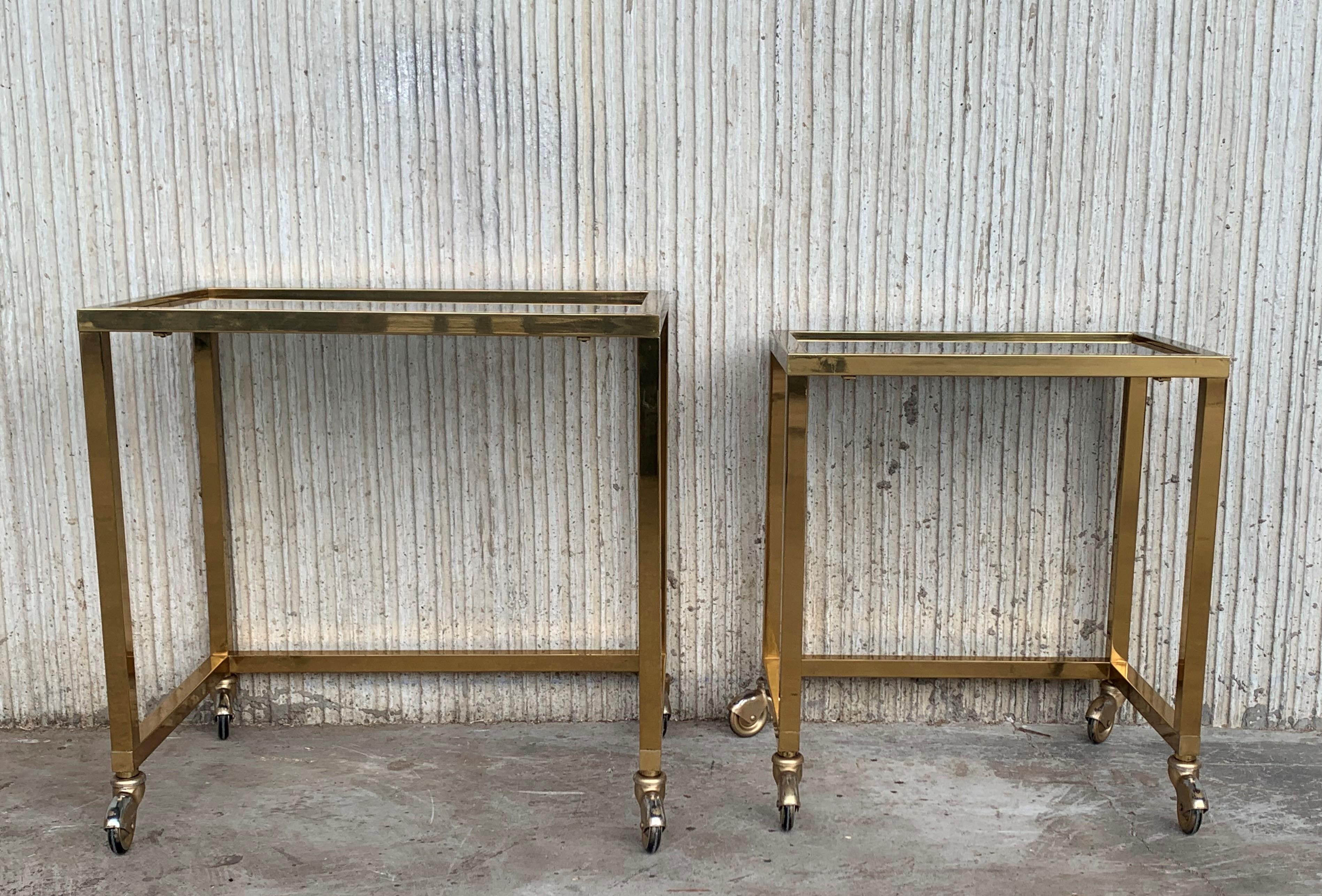 Mid-Century Modern Pair of Nesting Tables Italian Design 1970 in Brass with Smoked Glass and Wheels For Sale