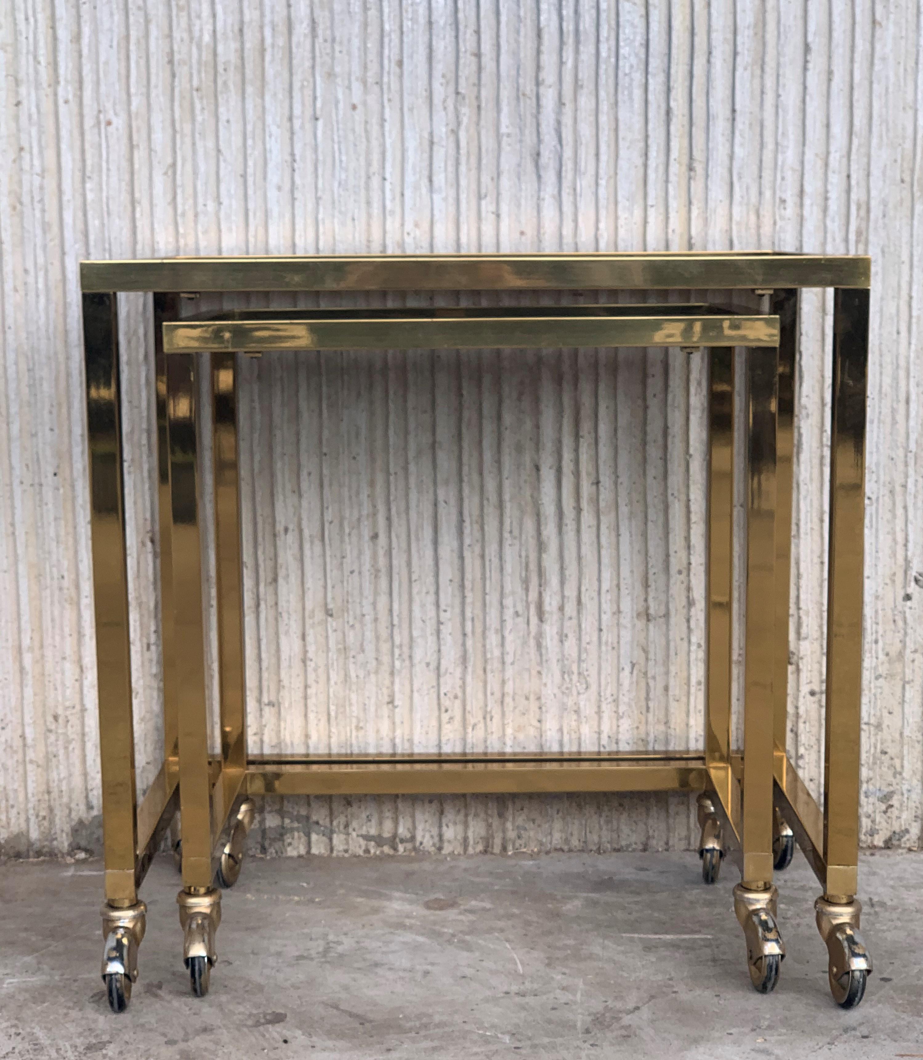 Pair of Nesting Tables Italian Design 1970 in Brass with Smoked Glass and Wheels For Sale 1