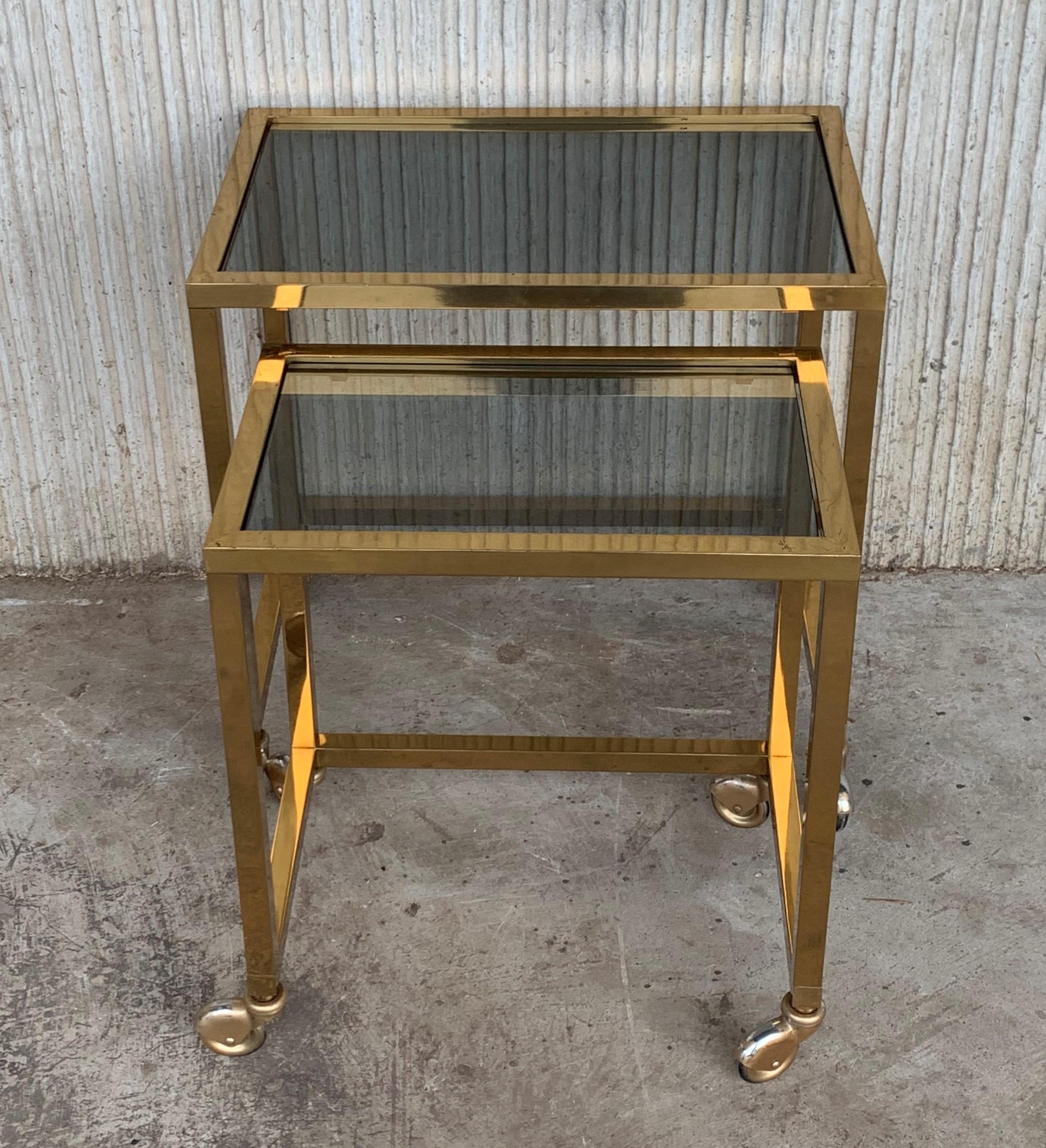 Pair of Nesting Tables Italian Design 1970 in Brass with Smoked Glass and Wheels For Sale 2