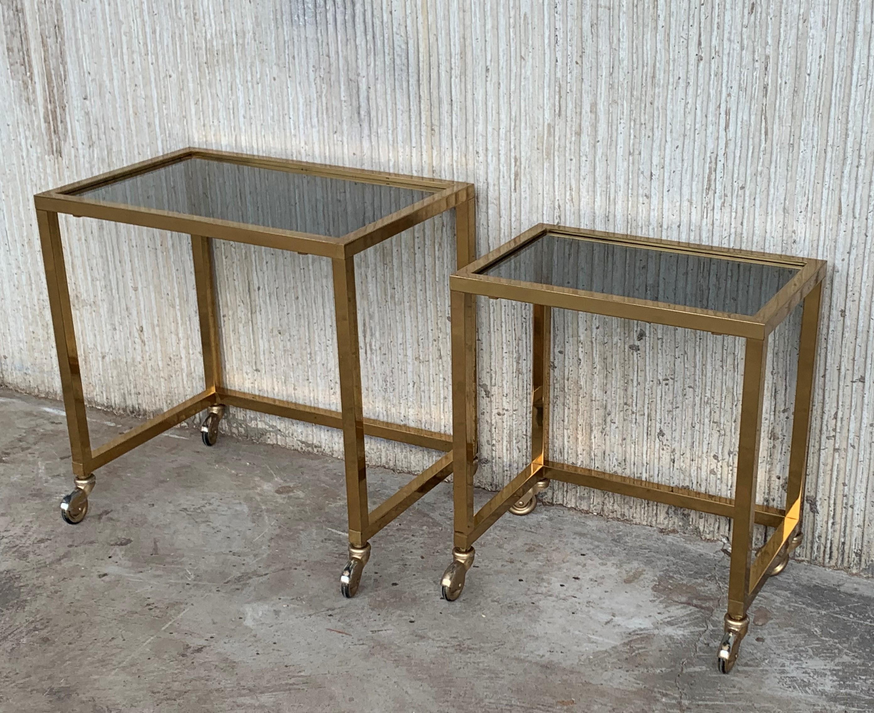 Pair of Nesting Tables Italian Design 1970 in Brass with Smoked Glass and Wheels For Sale 3