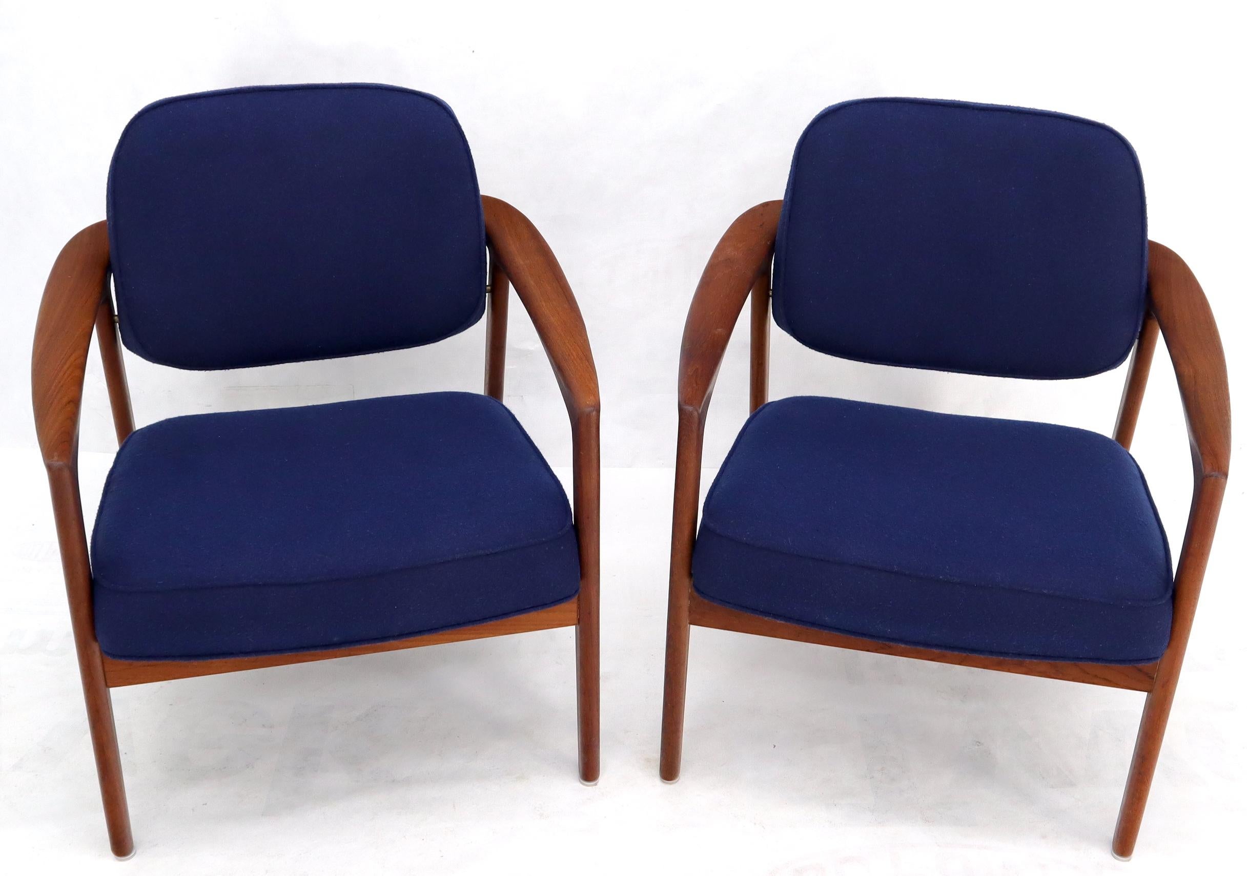 20th Century Pair of New Blue Upholstery Teak Danish Mid-Century Modern Arm Lounge Chairs For Sale