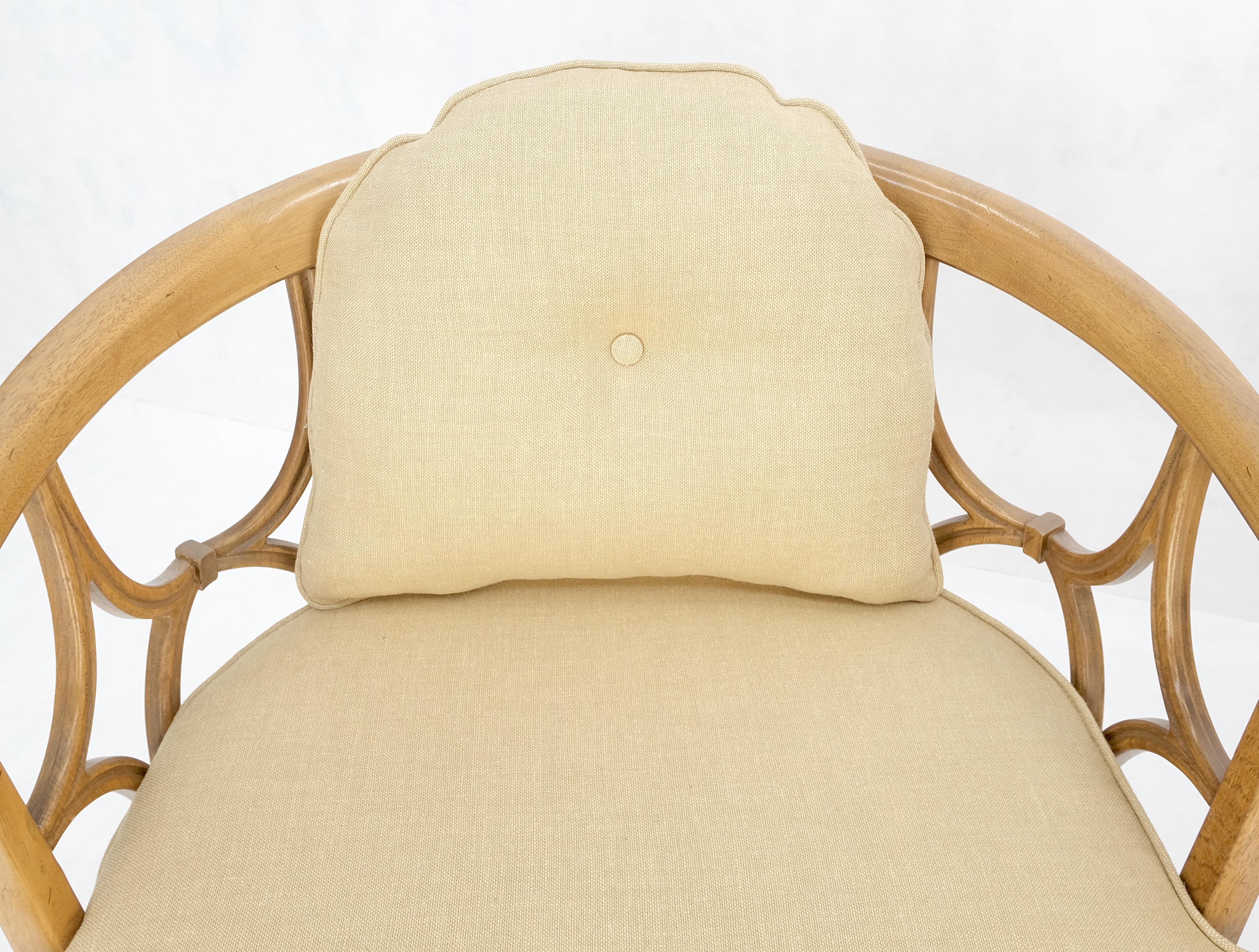 Paire de chaises neuves en lin doré avec dossier en tonneau et accoudoirs MINT en vente 6