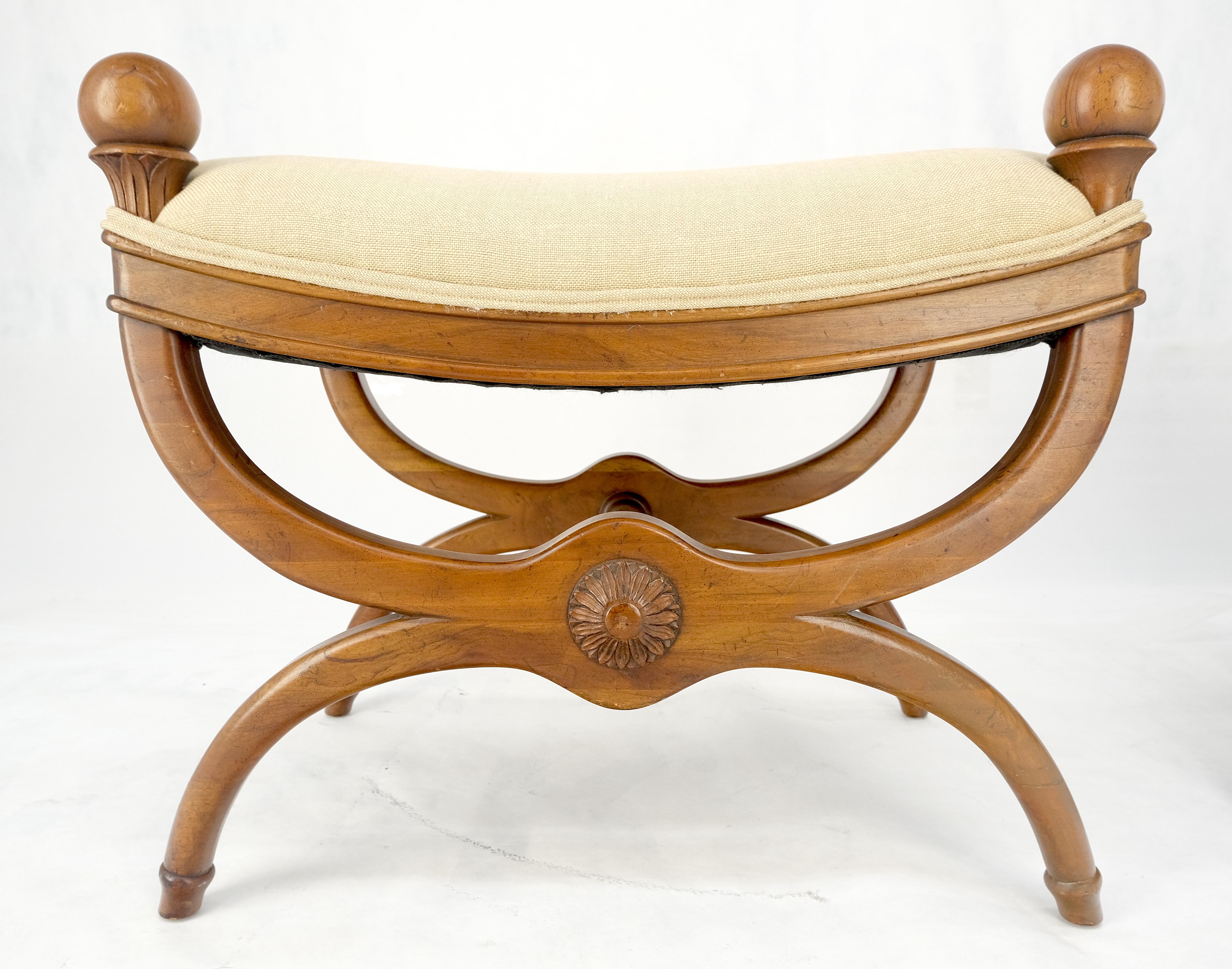 Coppia di panche nuove con tappezzeria in lino in stile impero francese con pinne a sfera MINT! in vendita 3