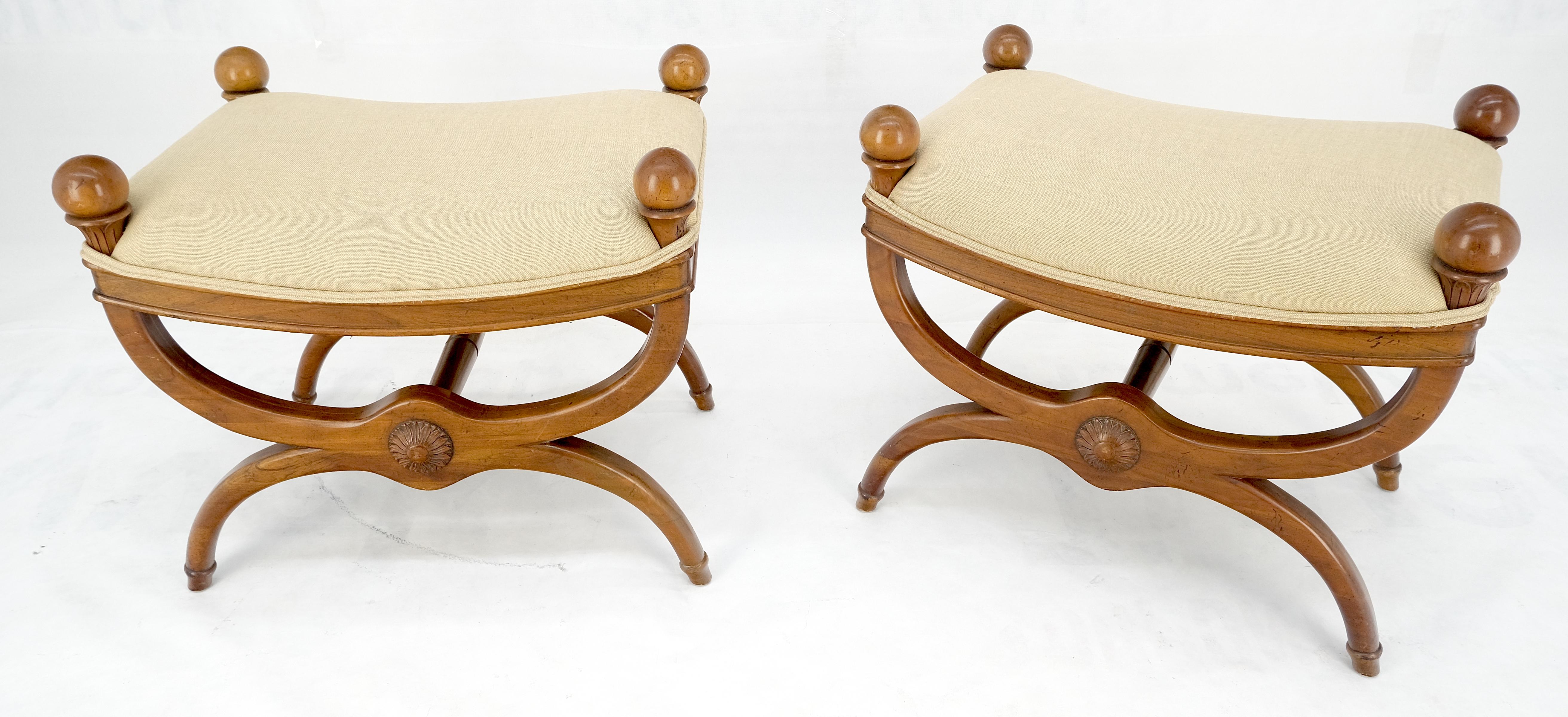 Laccato Coppia di panche nuove con tappezzeria in lino in stile impero francese con pinne a sfera MINT! in vendita