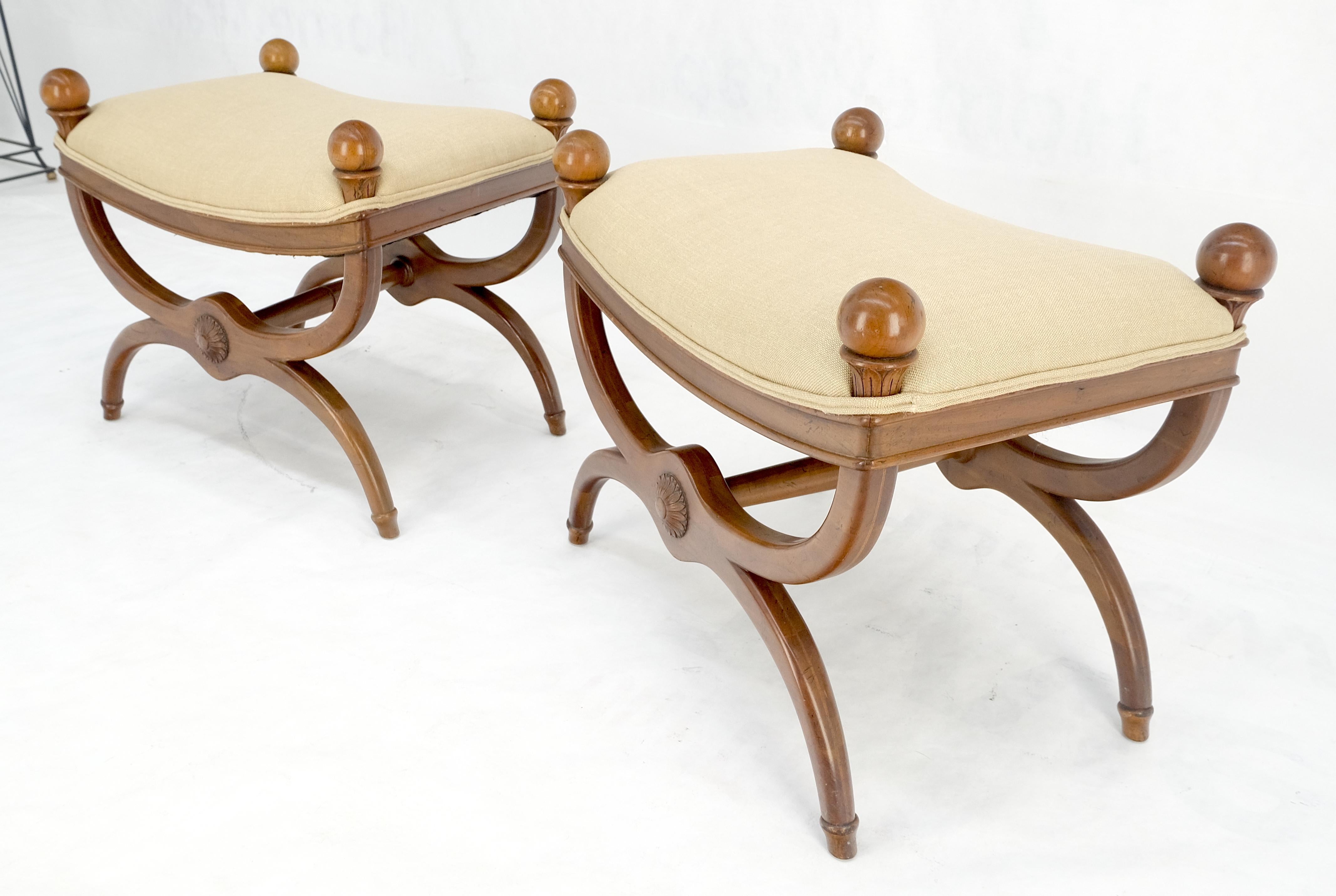 XX secolo Coppia di panche nuove con tappezzeria in lino in stile impero francese con pinne a sfera MINT! in vendita