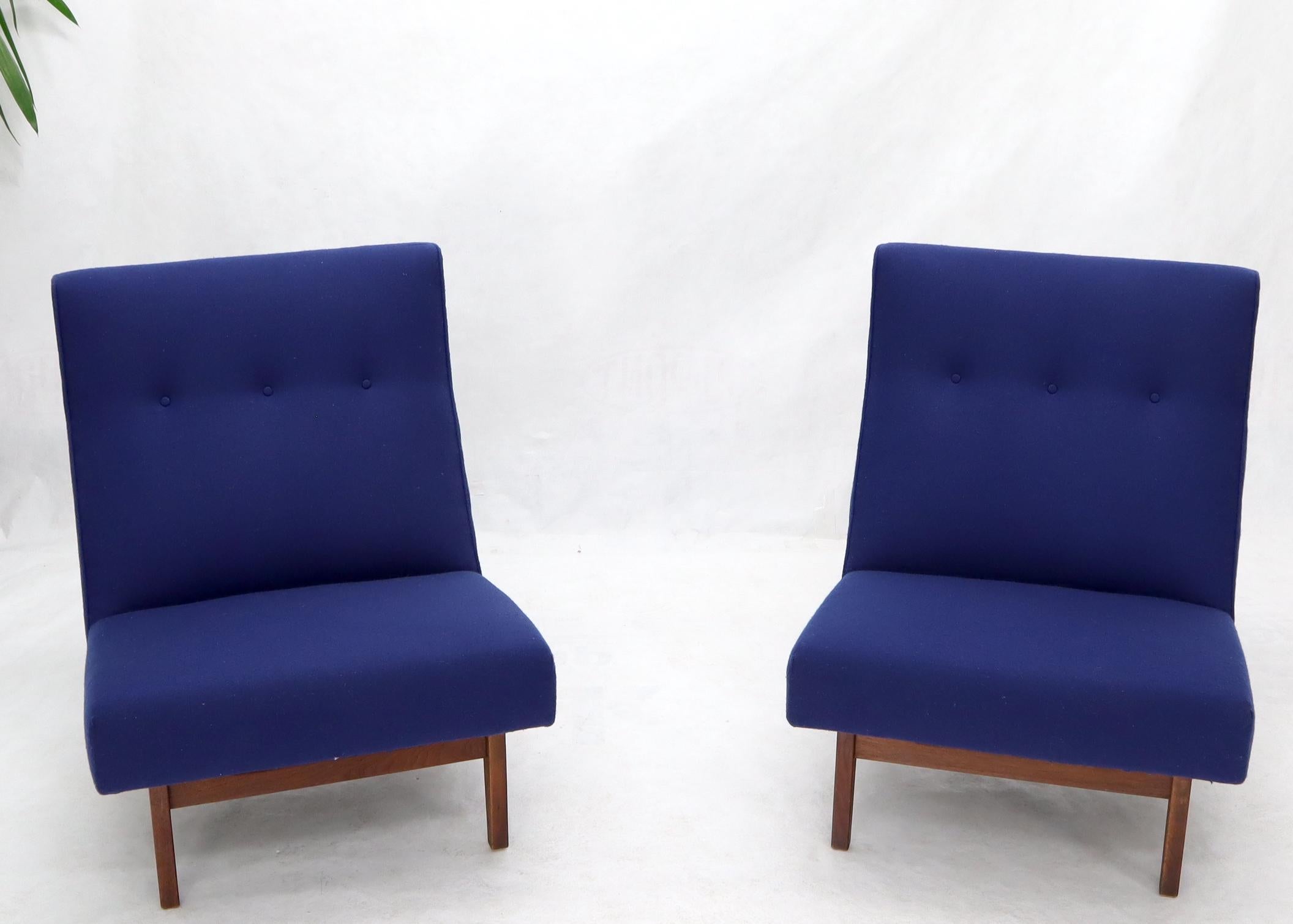 Paar marineblaue Lounge-Sessel ohne Armlehne aus Wolle, neu, neu (Moderne der Mitte des Jahrhunderts) im Angebot