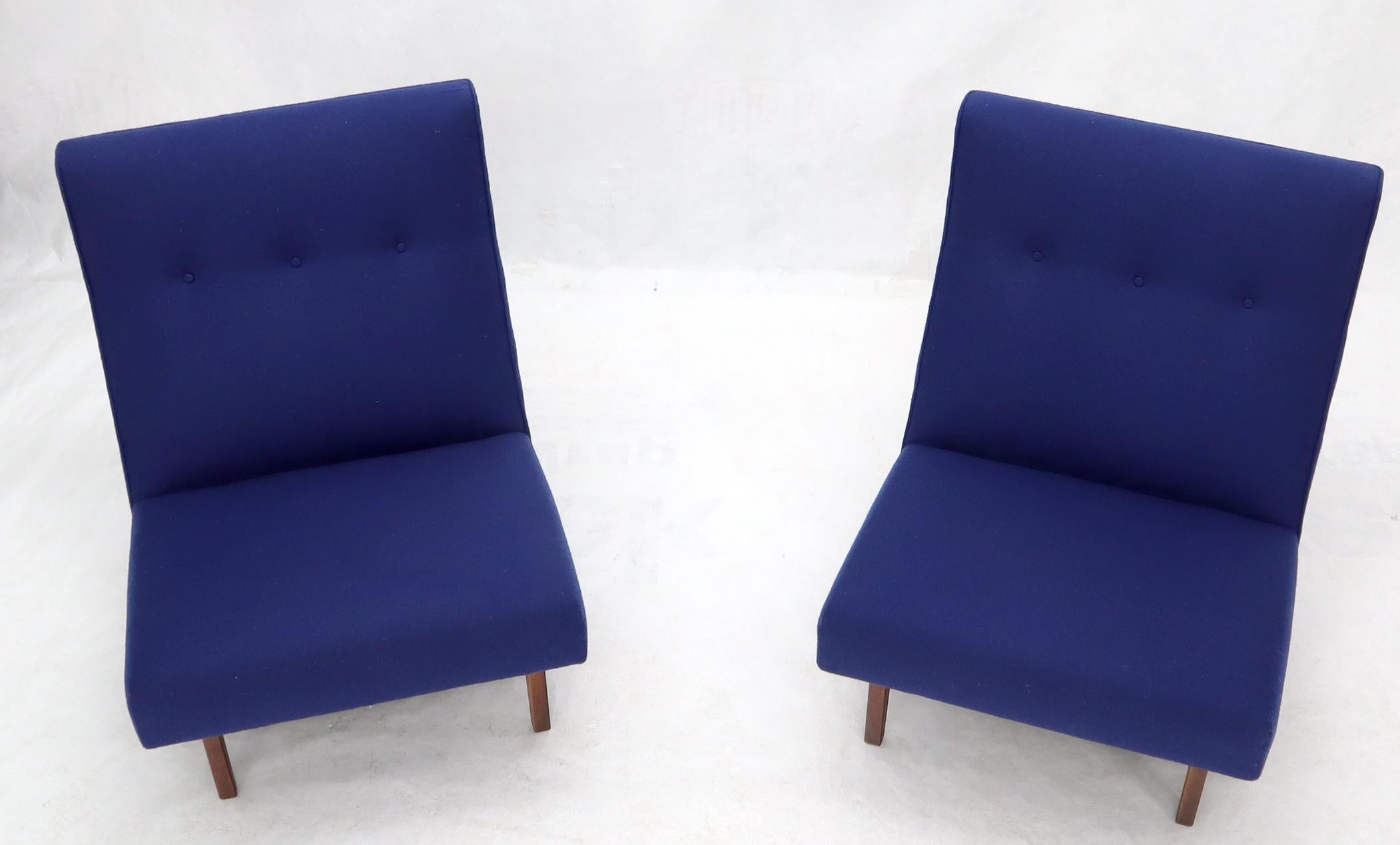 Paar marineblaue Lounge-Sessel ohne Armlehne aus Wolle, neu, neu (Geölt) im Angebot