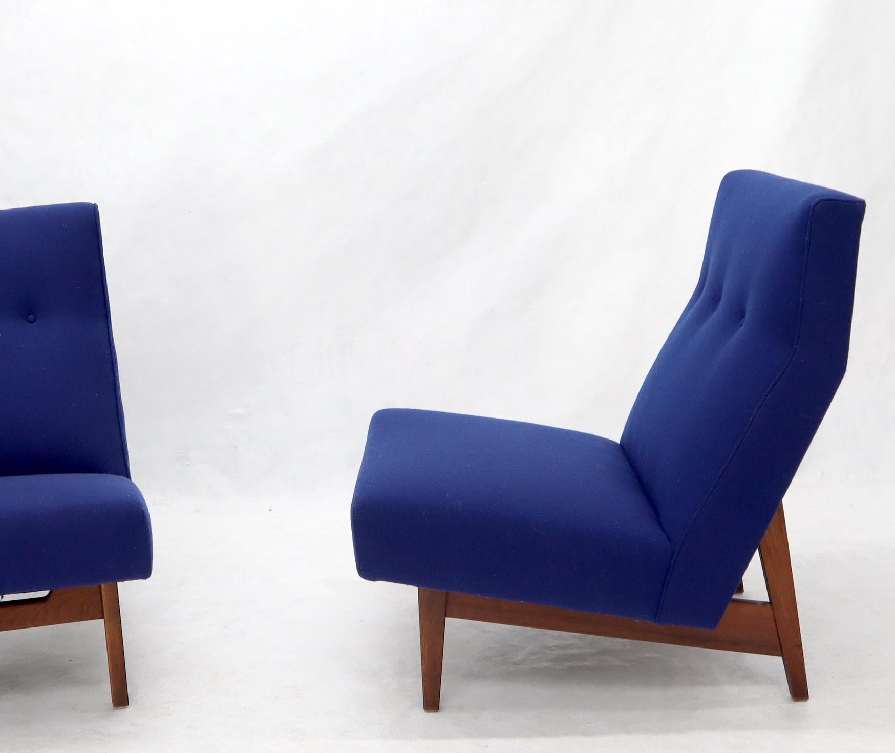 20ième siècle Paire de fauteuils de salon en laine bleu marine neufs tapissés de laine en vente