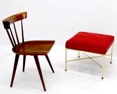 Ein Paar rote, quadratische Hocker mit Polsterung aus Messing mit Messingrahmen von Paul McCobb