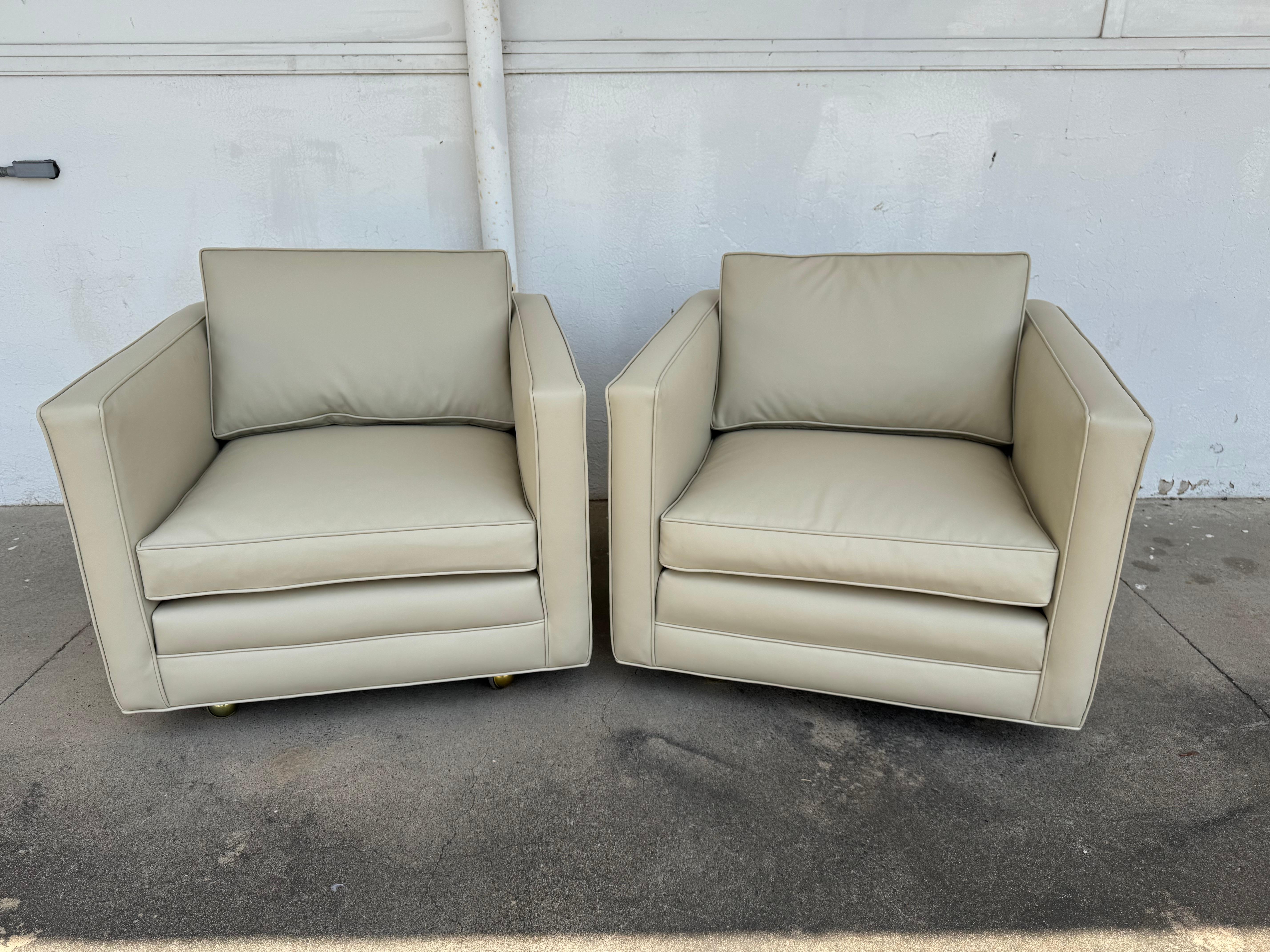 Mid-Century Modern Pair of New Reupholstered Dunbar Tuxedo Lounge Chairs in Ultra Fabric For Sale