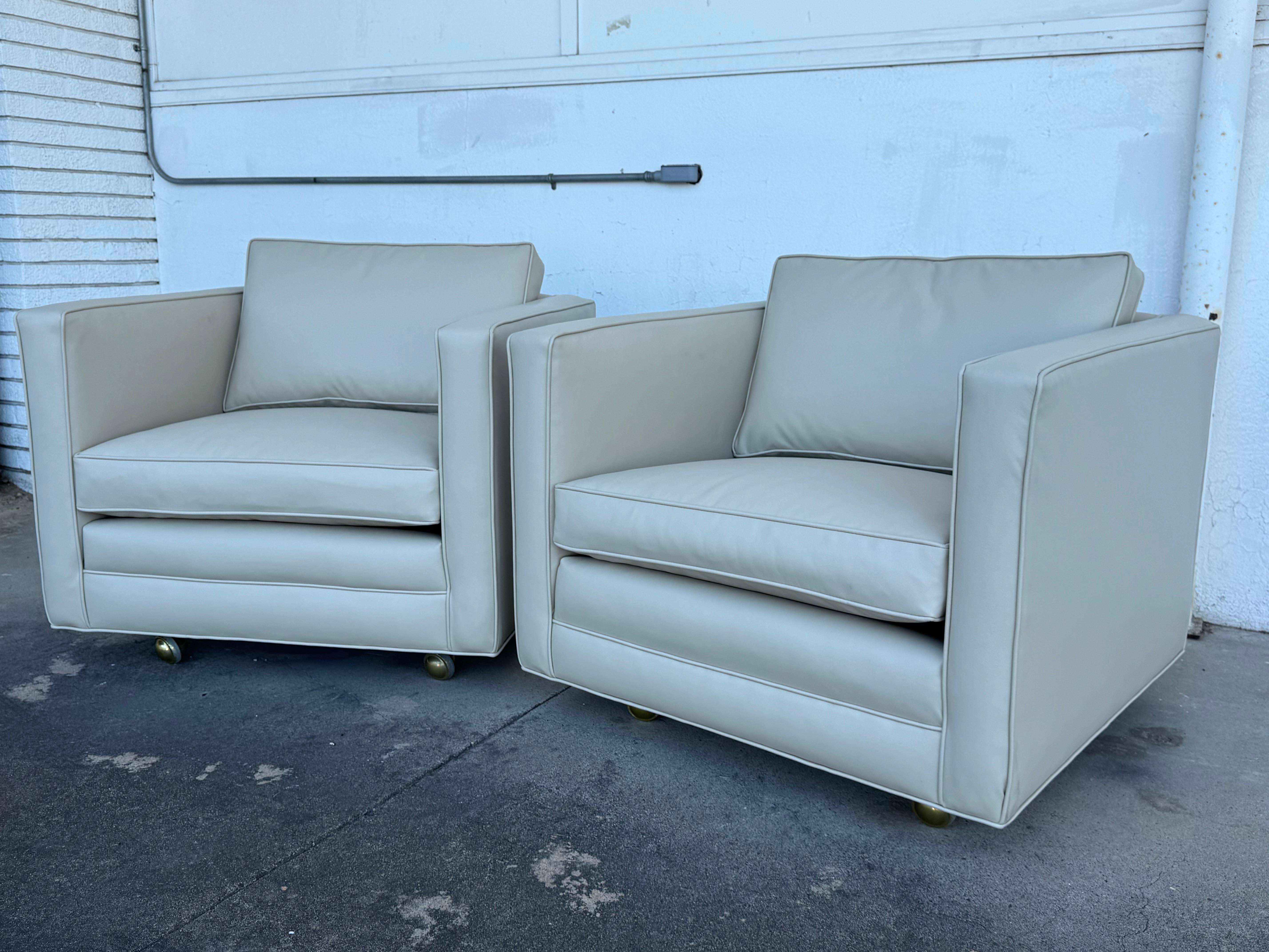 Pair of New Reupholstered Dunbar Tuxedo Lounge Chairs in Ultra Fabric In Good Condition For Sale In Pasadena, TX