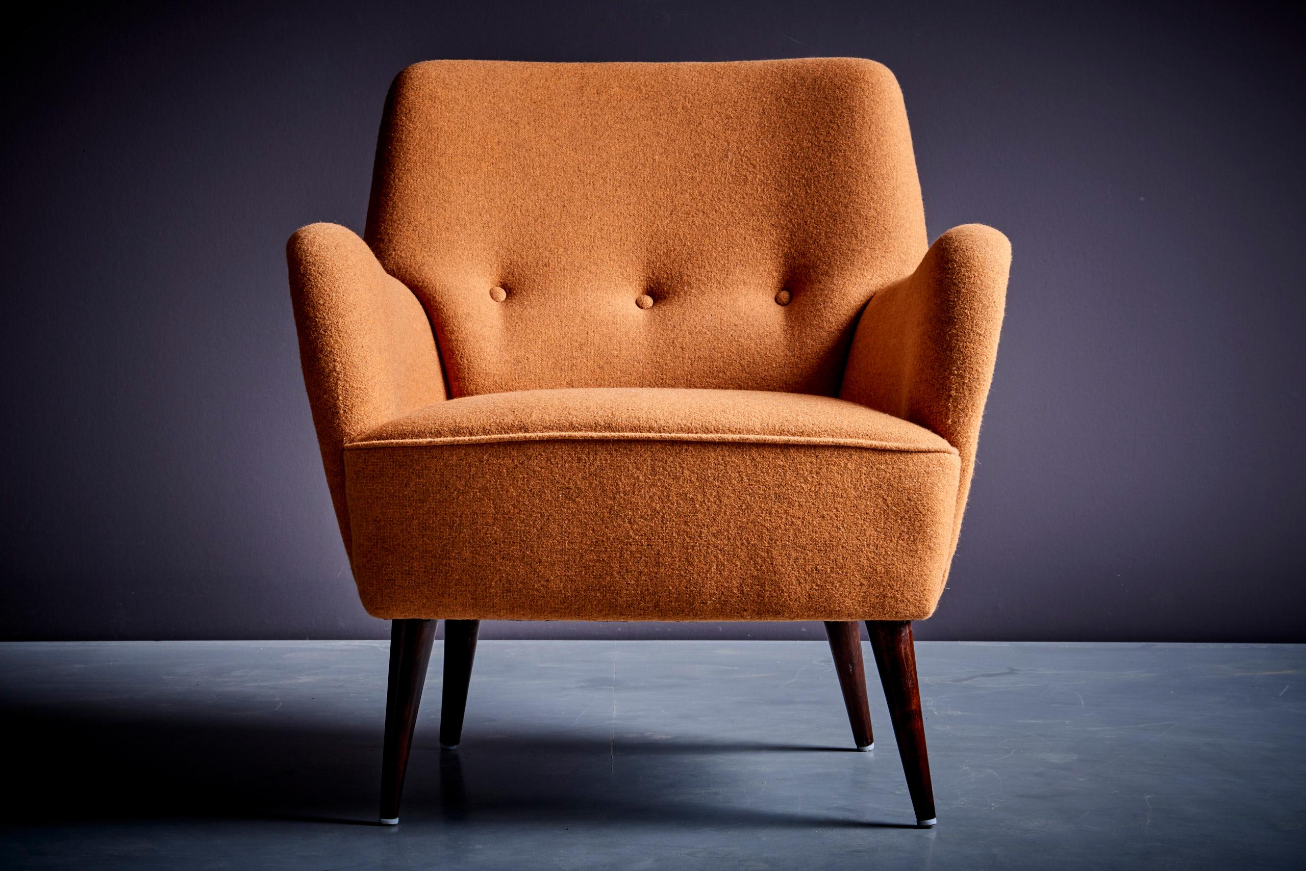 Pair of New Upholstered Lounge Chair Set in ochre / dark mustard, 1950s In Excellent Condition In Berlin, DE