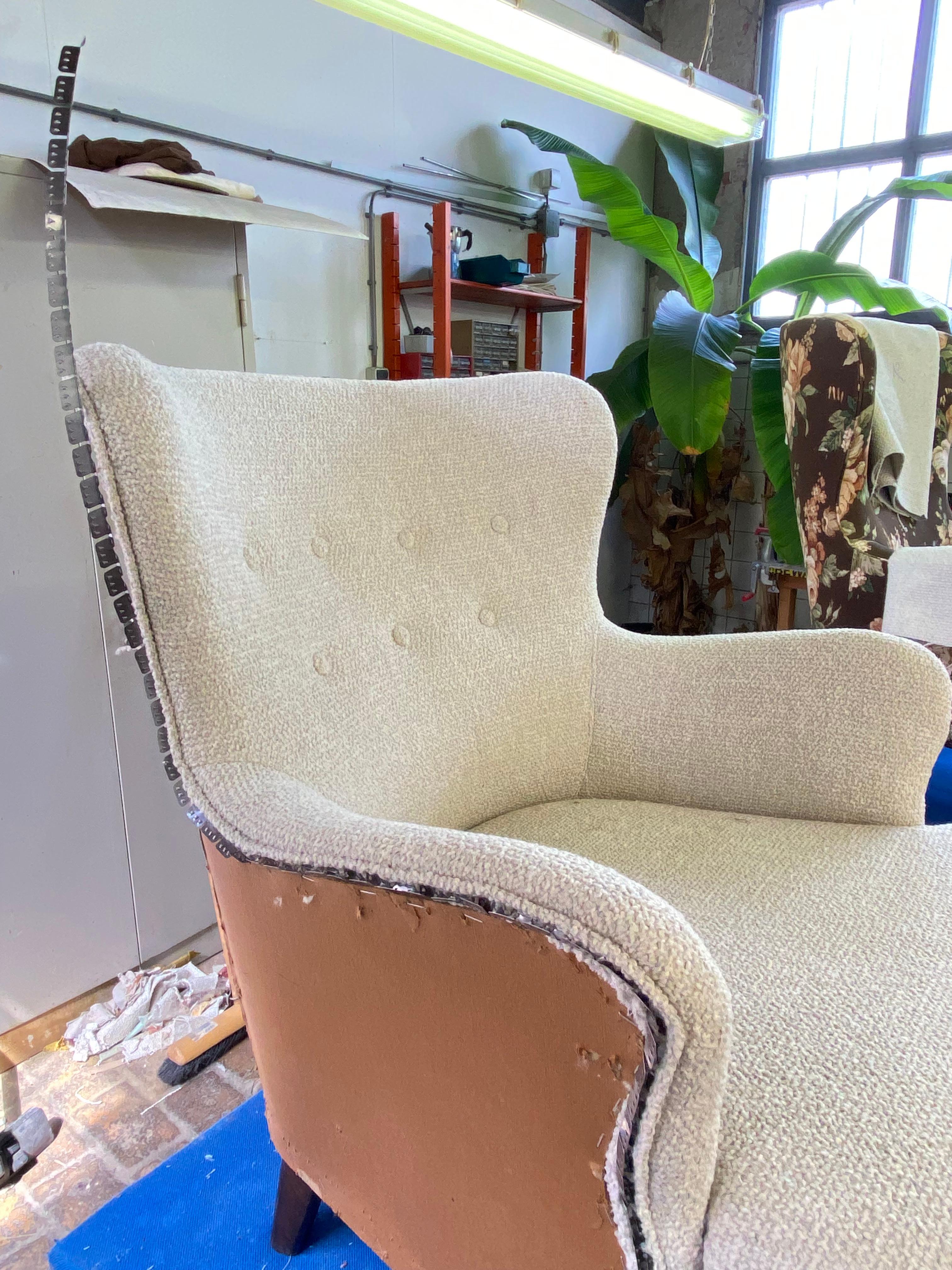 Paire de fauteuils de salon rembourrés neufs de Theo Ruth pour Artifort, années 1950  en vente 12